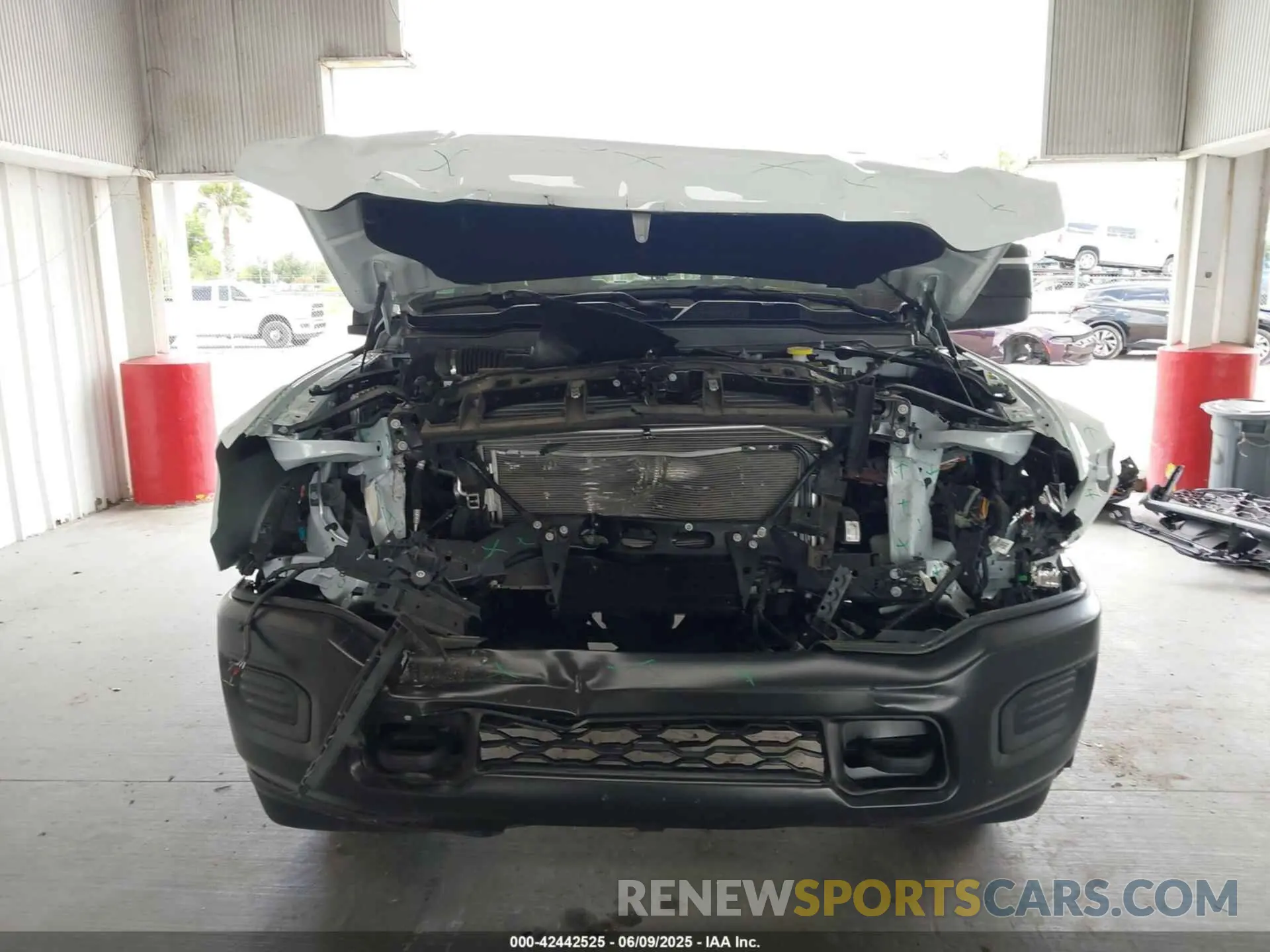 13 fotografías del automóvil dañado 3C6UR5CJ4RG267621 RAM 2500 2024