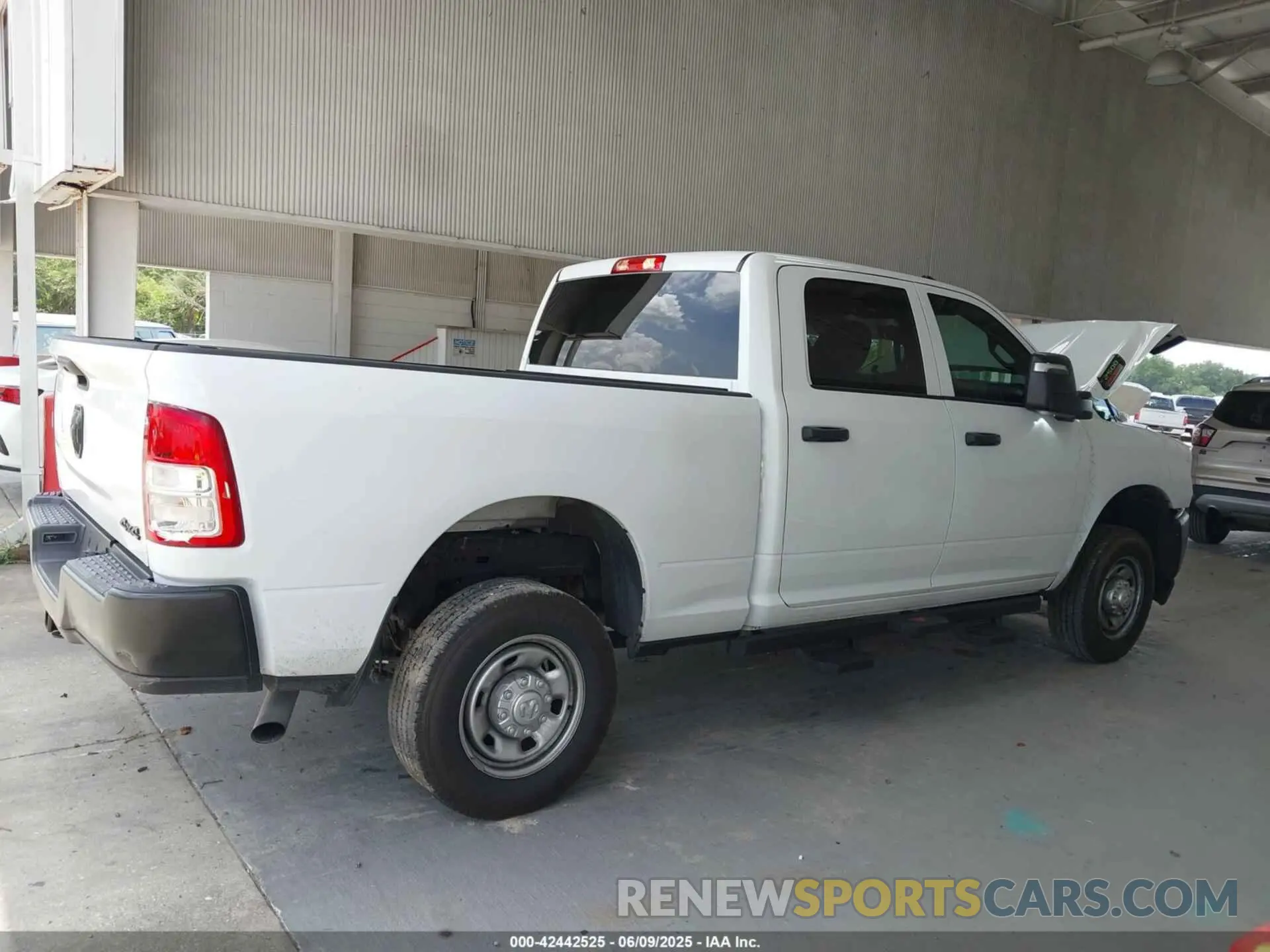 14 fotografías del automóvil dañado 3C6UR5CJ4RG267621 RAM 2500 2024