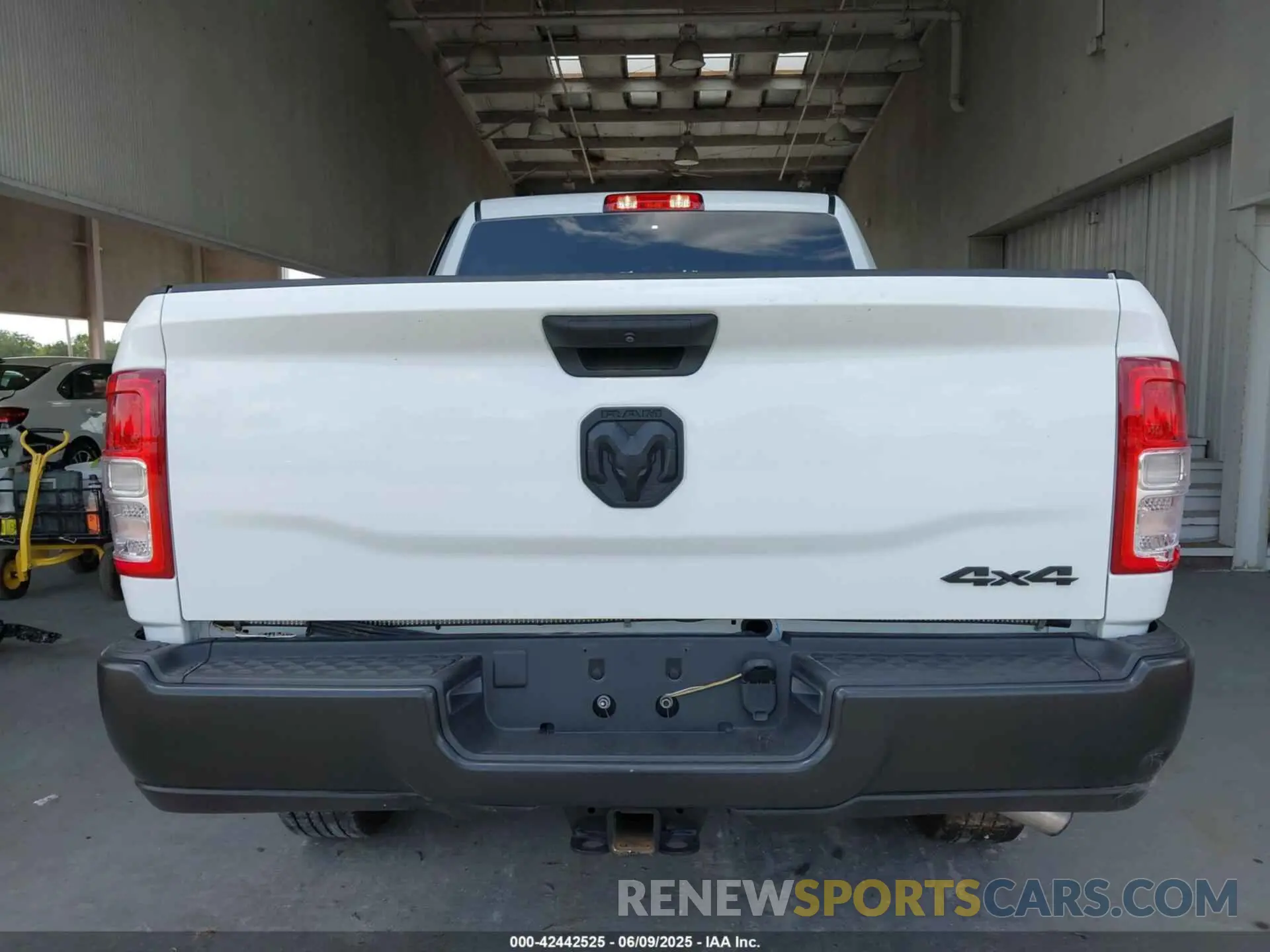 17 fotografías del automóvil dañado 3C6UR5CJ4RG267621 RAM 2500 2024