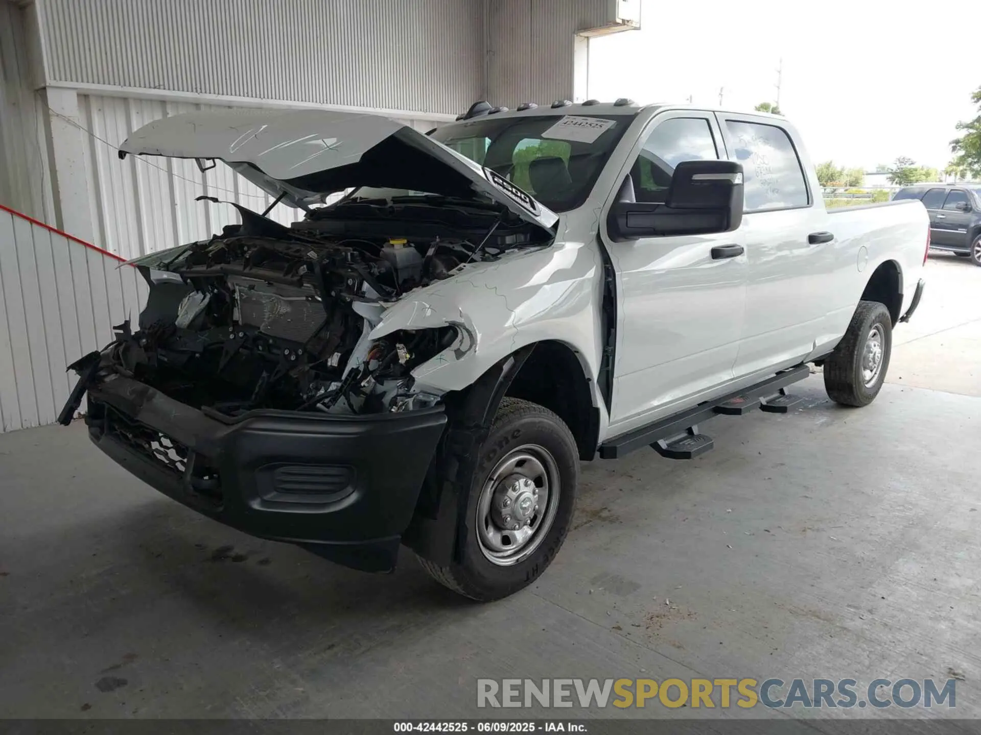 2 fotografías del automóvil dañado 3C6UR5CJ4RG267621 RAM 2500 2024