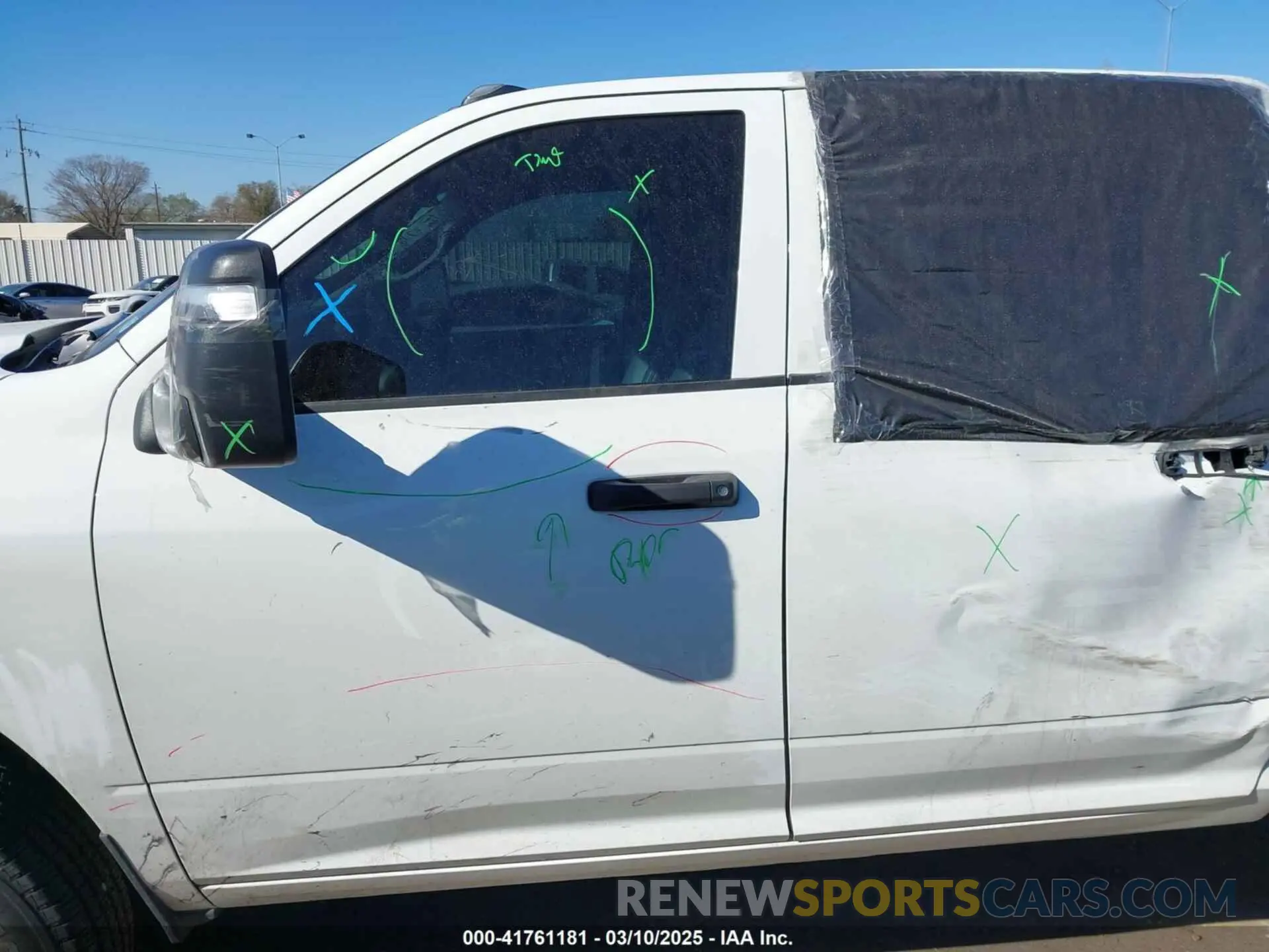 14 fotografías del automóvil dañado 3C6UR5CJ7RG264311 RAM 2500 2024