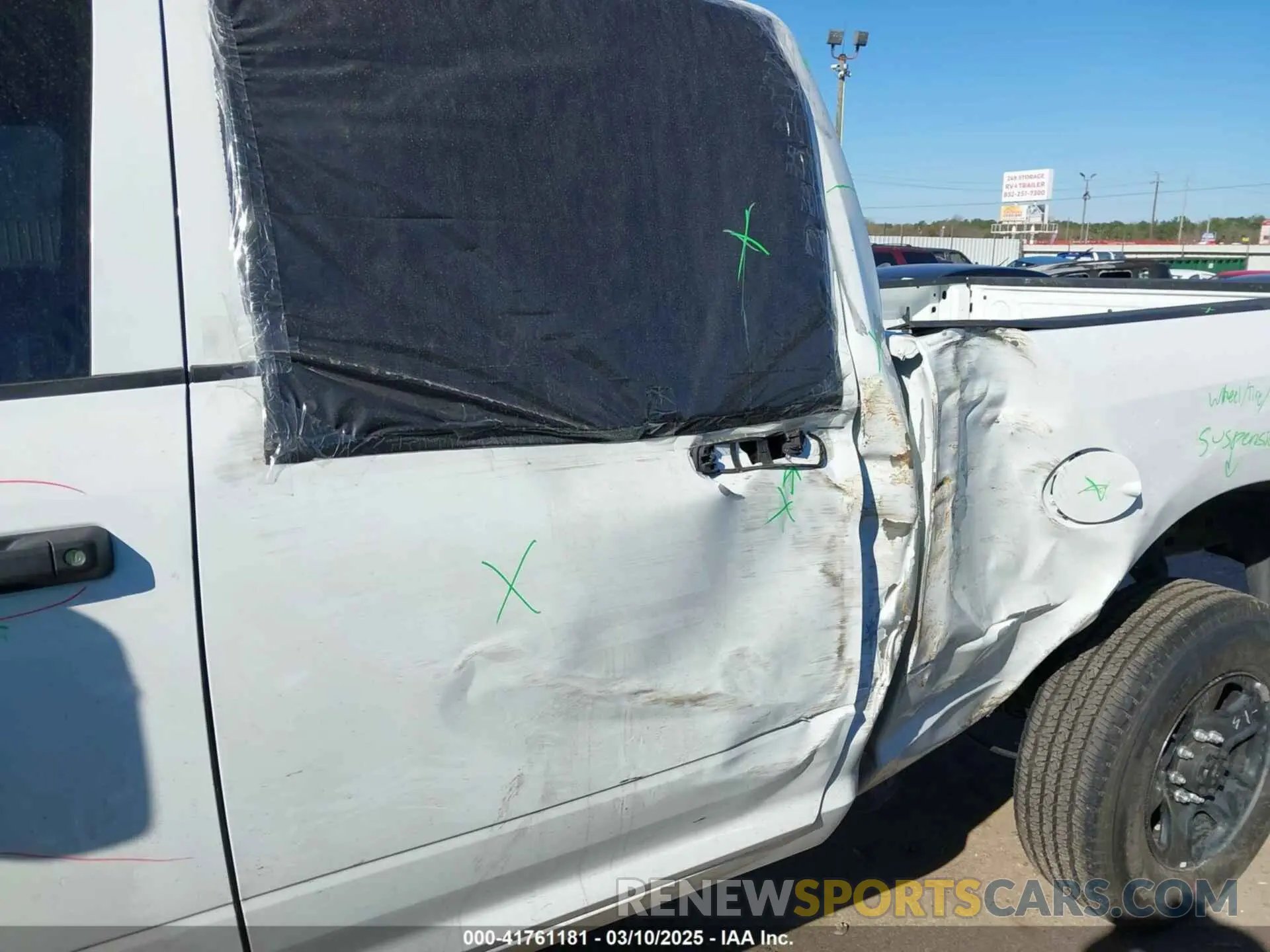 6 fotografías del automóvil dañado 3C6UR5CJ7RG264311 RAM 2500 2024