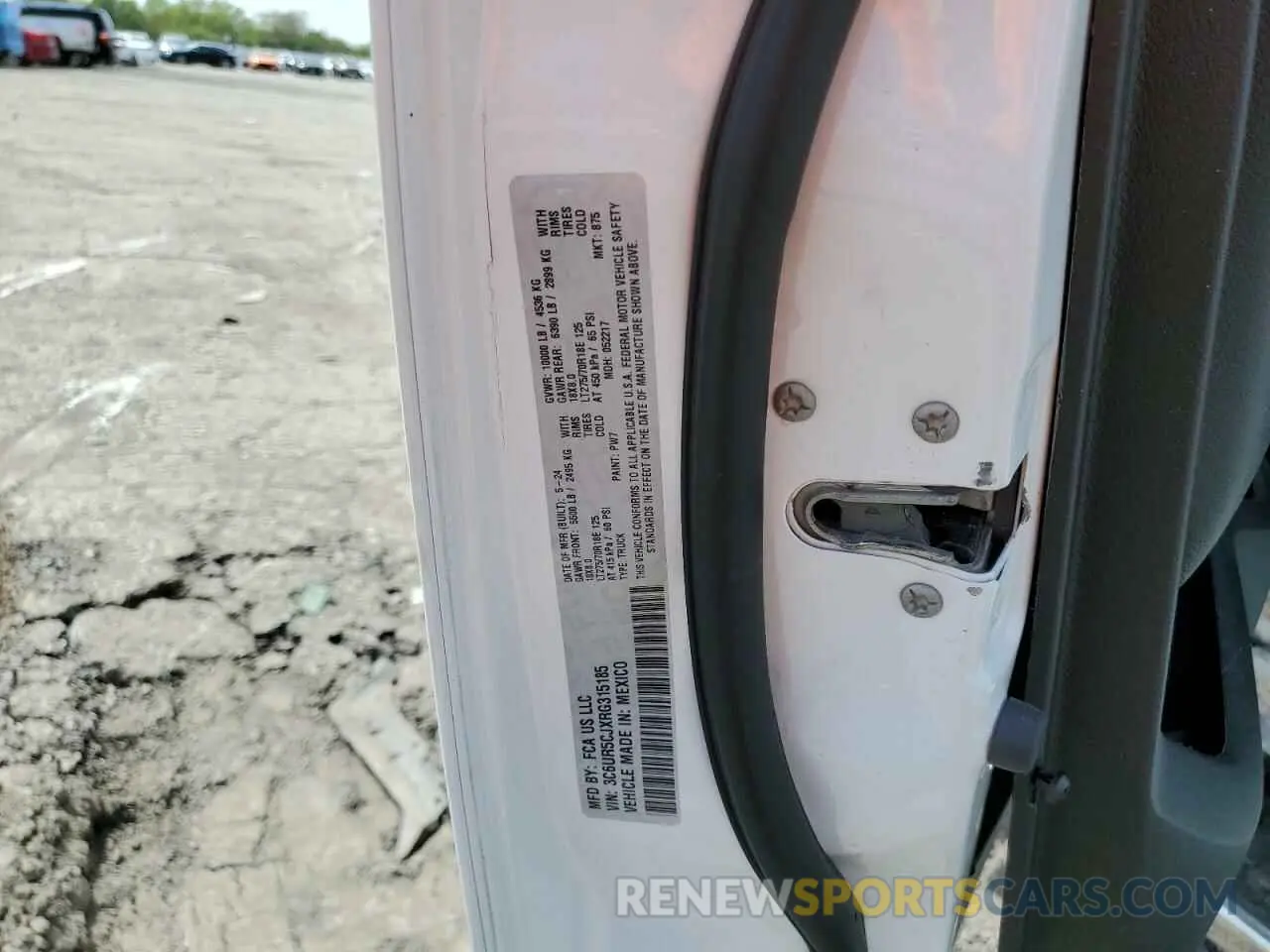 12 fotografías del automóvil dañado 3C6UR5CJXRG315185 RAM 2500 2024
