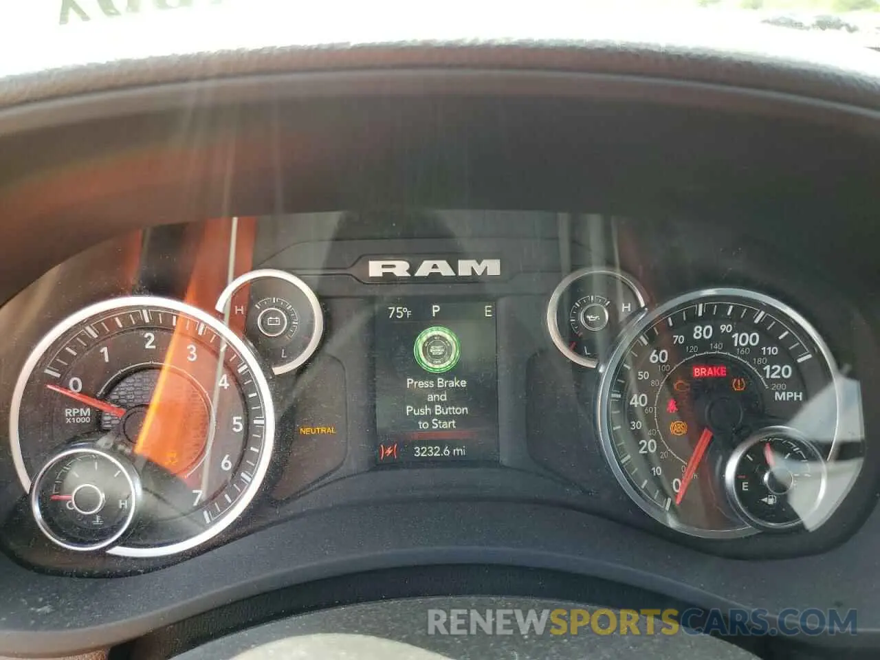 9 fotografías del automóvil dañado 3C6UR5CJXRG315185 RAM 2500 2024