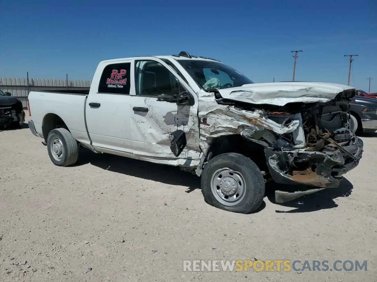 4 fotografías del automóvil dañado 3C6UR5CL4RG253364 RAM 2500 2024