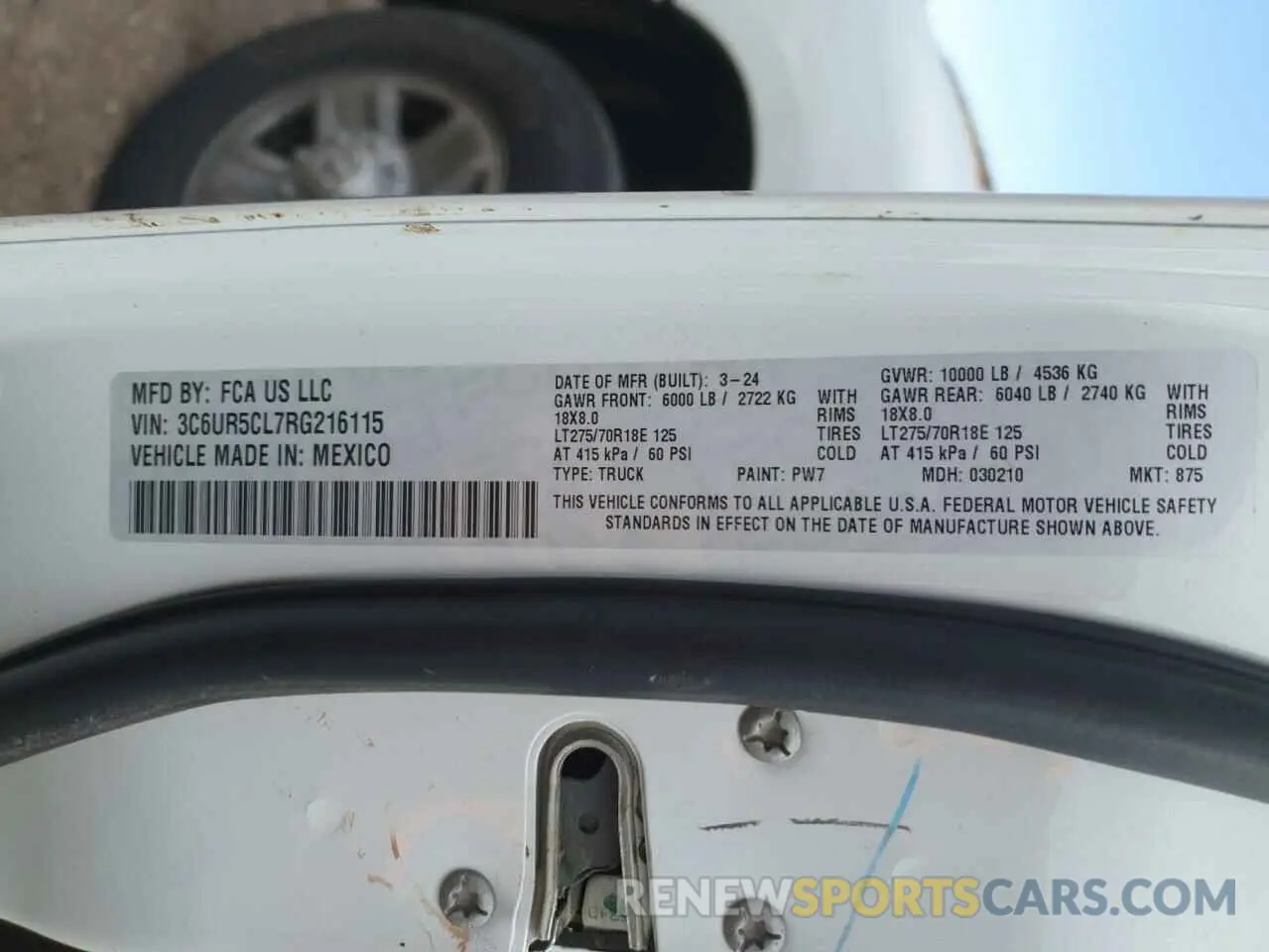 12 fotografías del automóvil dañado 3C6UR5CL7RG216115 RAM 2500 2024