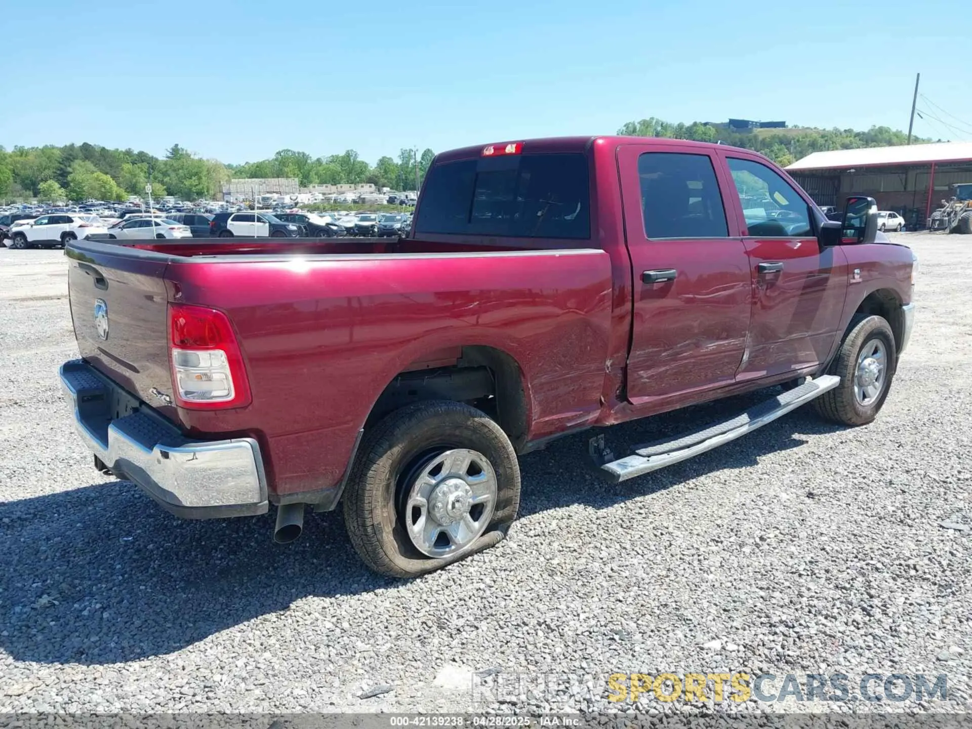 4 fotografías del automóvil dañado 3C6UR5CL7RG363146 RAM 2500 2024