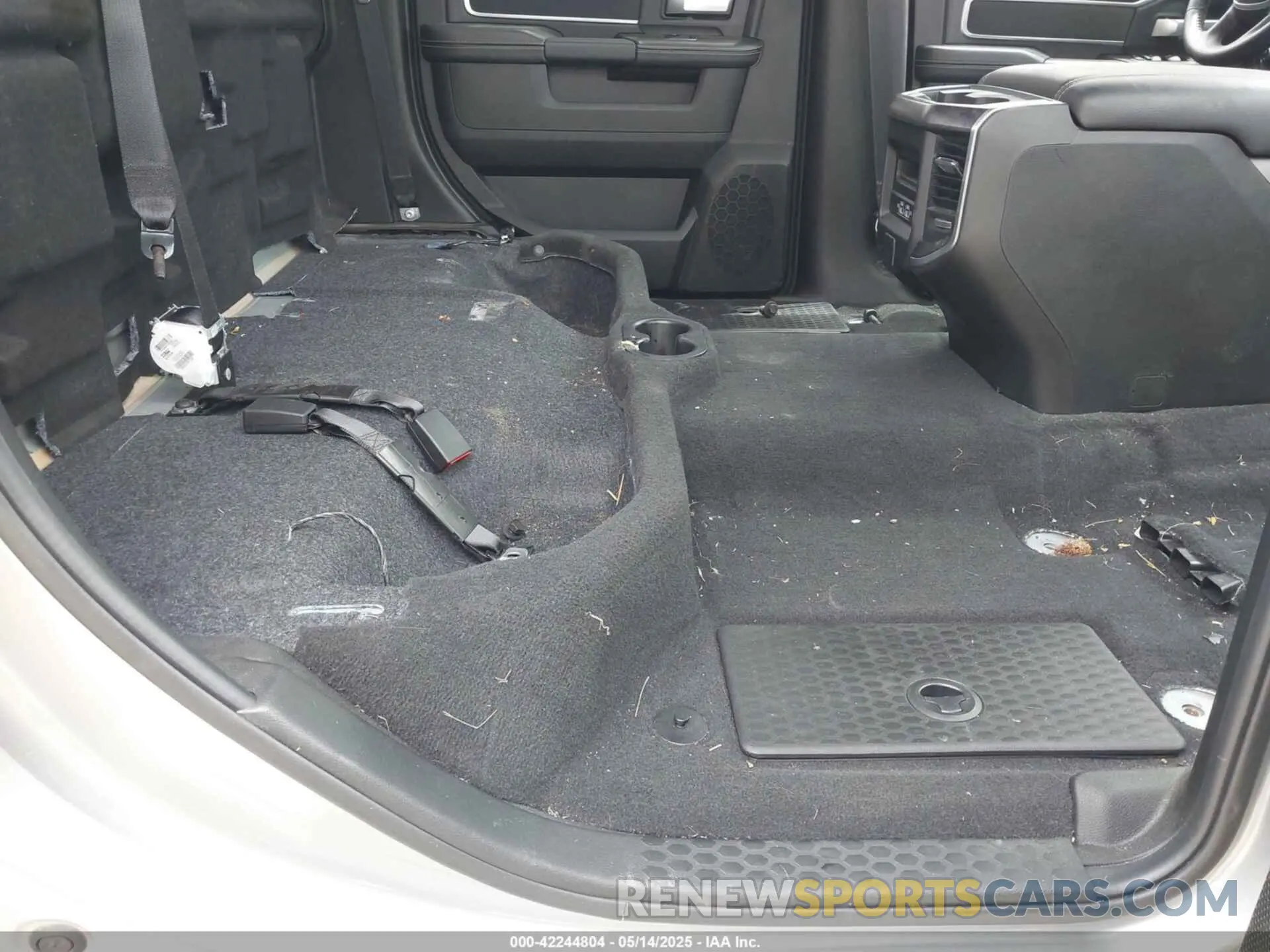 8 fotografías del automóvil dañado 3C6UR5DJ1RG186140 RAM 2500 2024