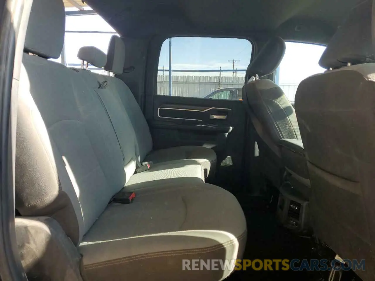 10 fotografías del automóvil dañado 3C6UR5DJ1RG348459 RAM 2500 2024