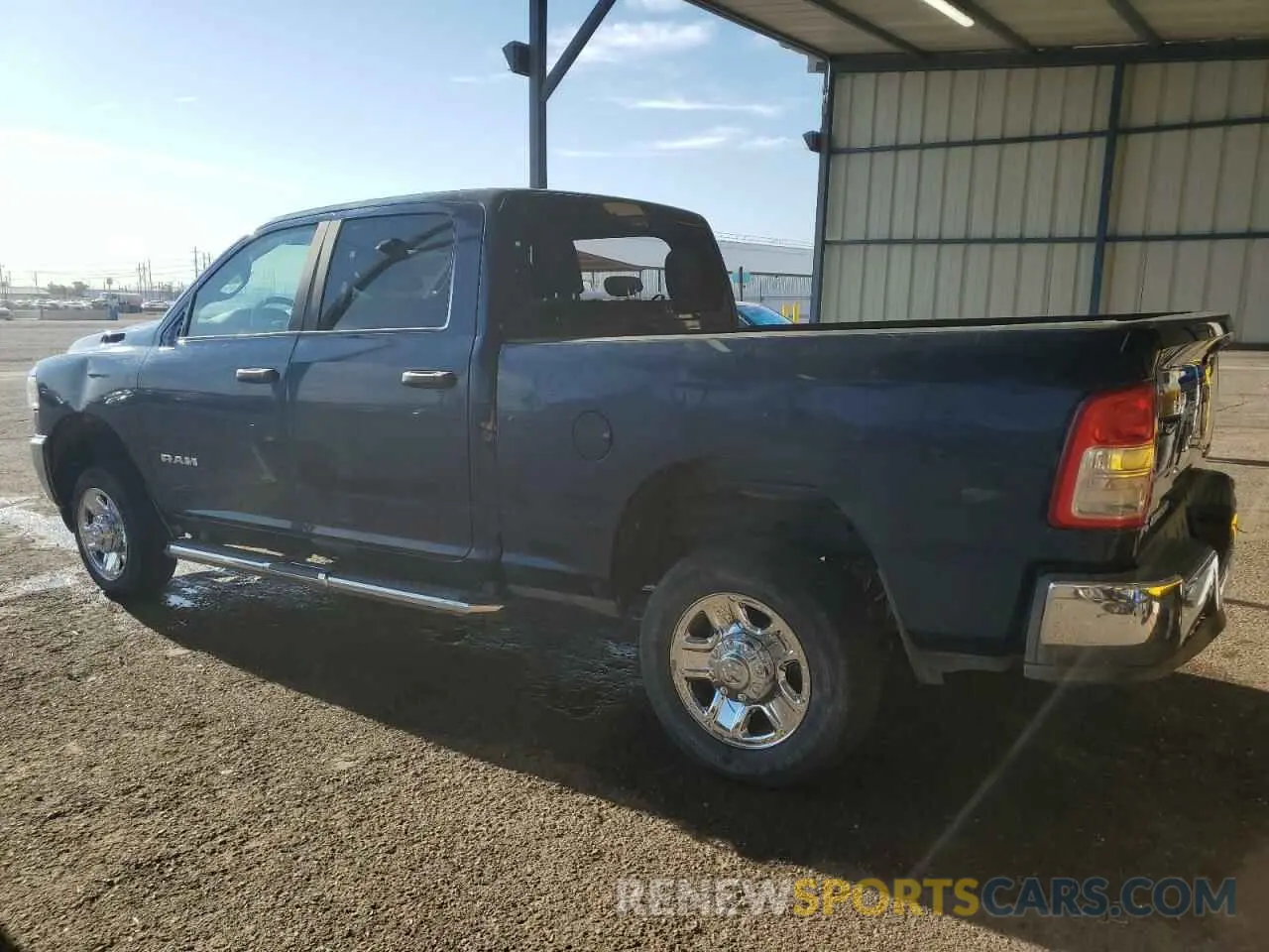 2 fotografías del automóvil dañado 3C6UR5DJ1RG348459 RAM 2500 2024