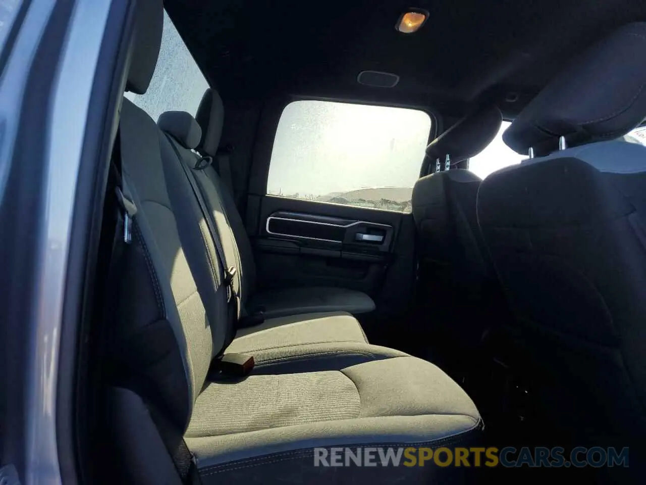 10 fotografías del automóvil dañado 3C6UR5DJ2RG386072 RAM 2500 2024