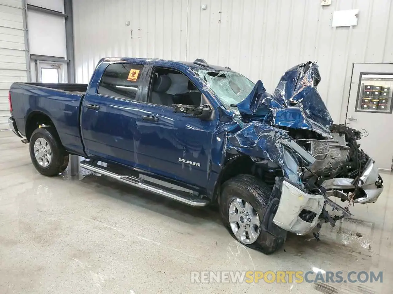 4 fotografías del automóvil dañado 3C6UR5DJ2RG418096 RAM 2500 2024