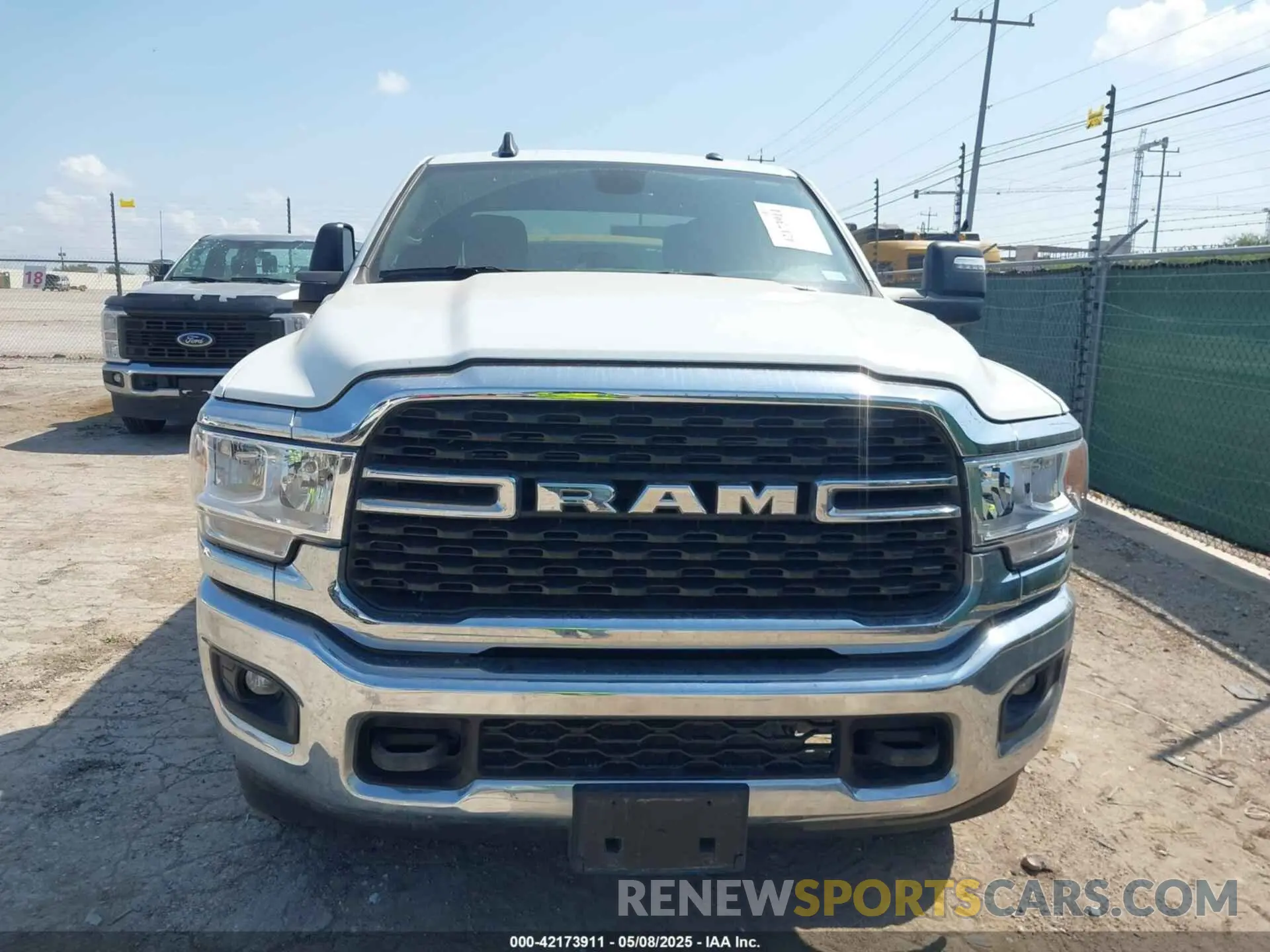 12 fotografías del automóvil dañado 3C6UR5DJ3RG354859 RAM 2500 2024