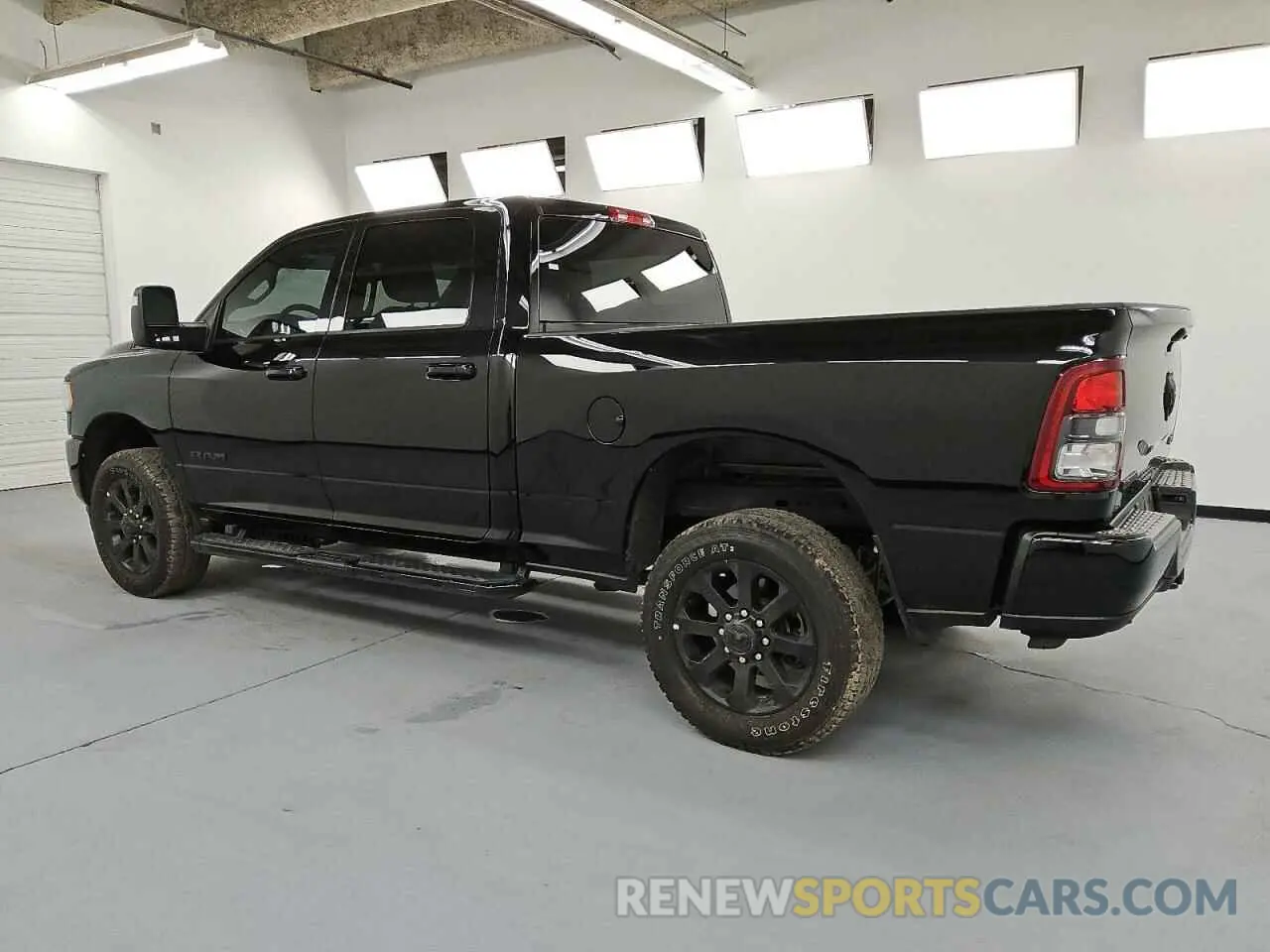 2 fotografías del automóvil dañado 3C6UR5DJ4RG387269 RAM 2500 2024