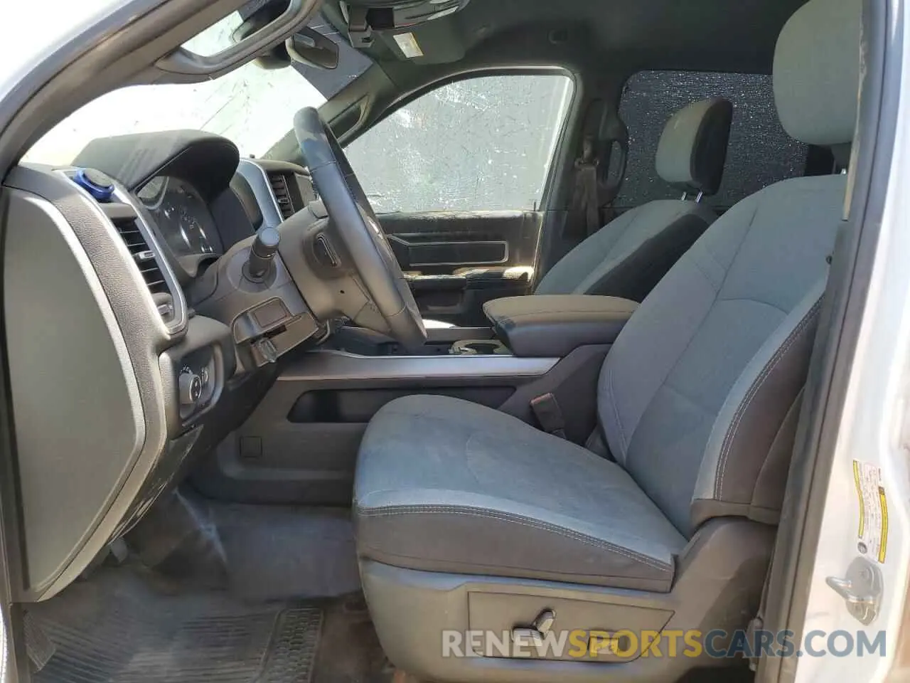 7 fotografías del automóvil dañado 3C6UR5DJ6RG175800 RAM 2500 2024