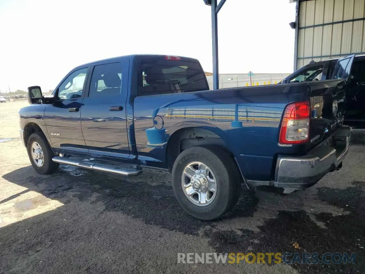 2 fotografías del automóvil dañado 3C6UR5DJ6RG342608 RAM 2500 2024
