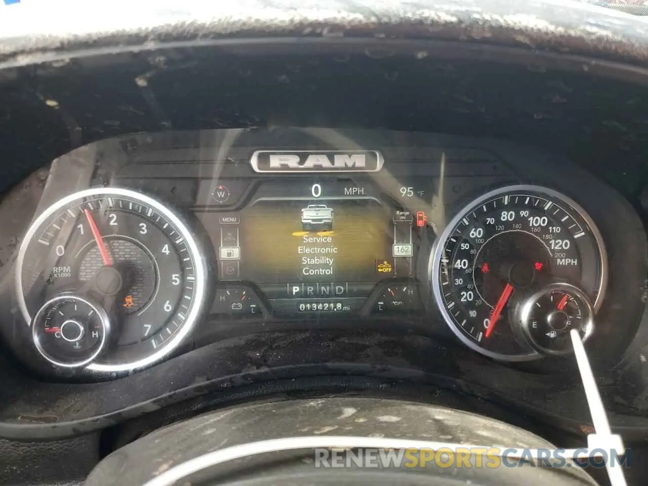 9 fotografías del automóvil dañado 3C6UR5DJ8RG381040 RAM 2500 2024