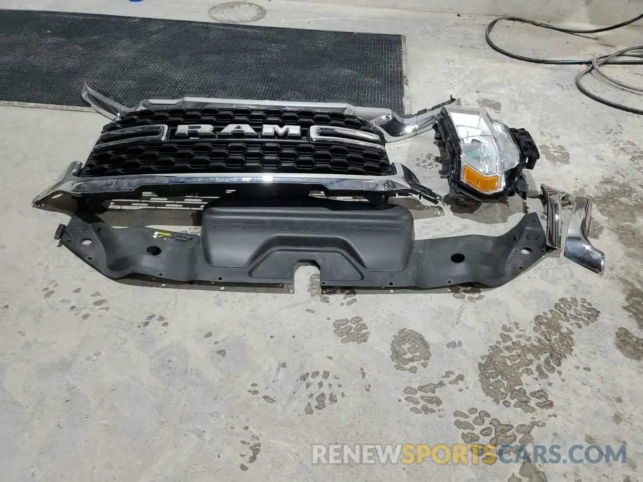 12 fotografías del automóvil dañado 3C6UR5DJ9RG323857 RAM 2500 2024
