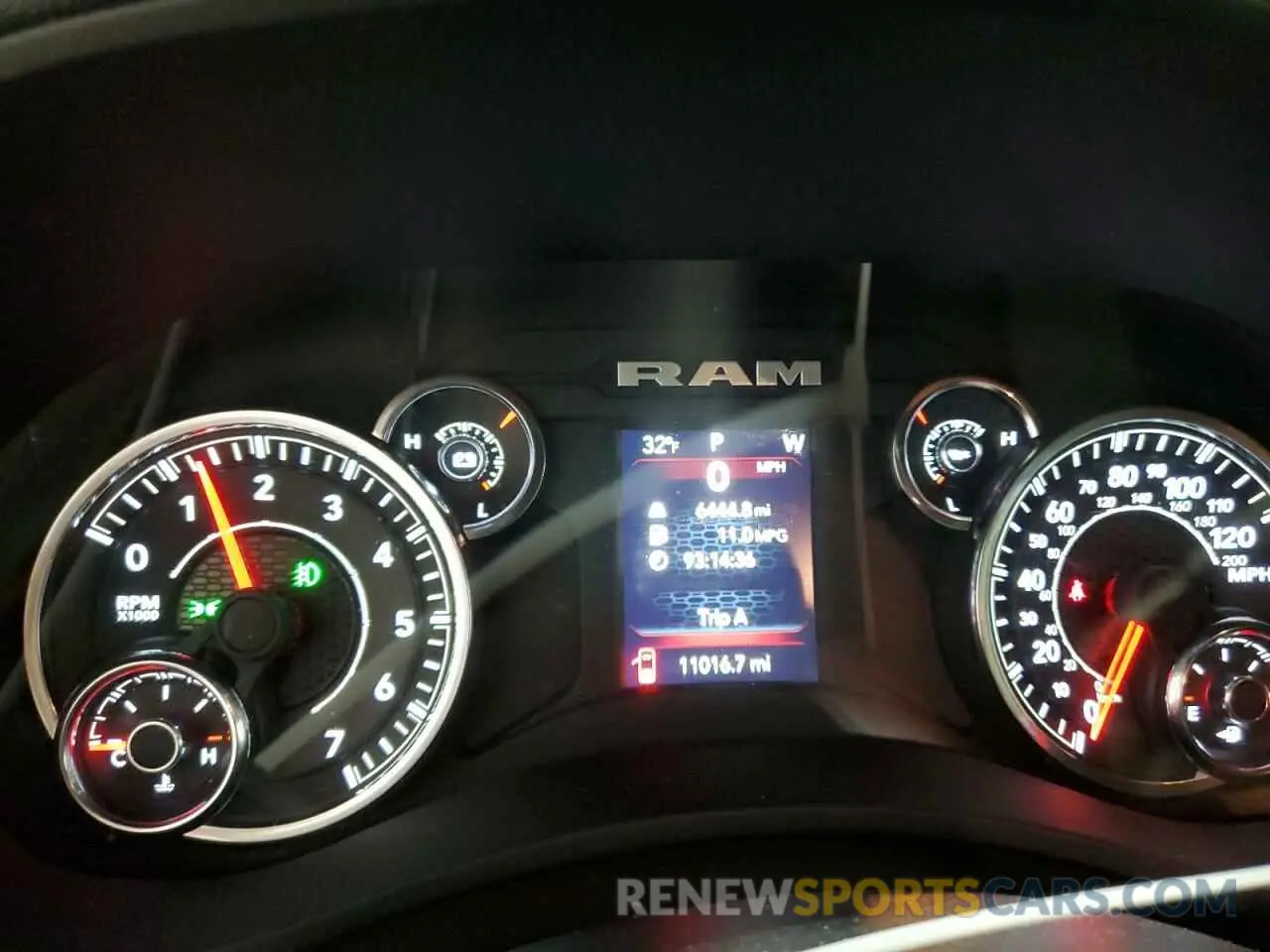 9 fotografías del automóvil dañado 3C6UR5DJ9RG323857 RAM 2500 2024