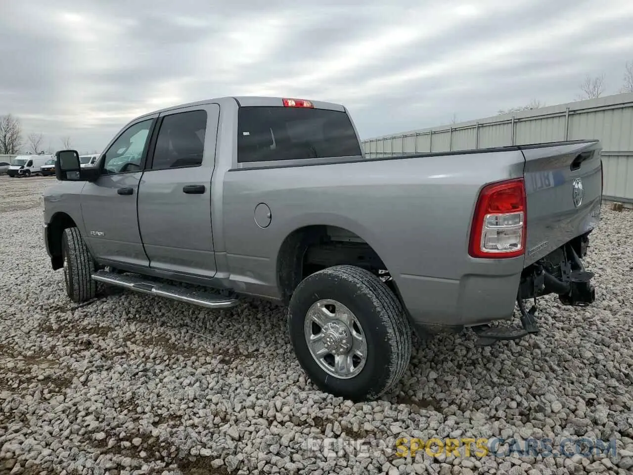 2 fotografías del automóvil dañado 3C6UR5DJ9RG342070 RAM 2500 2024