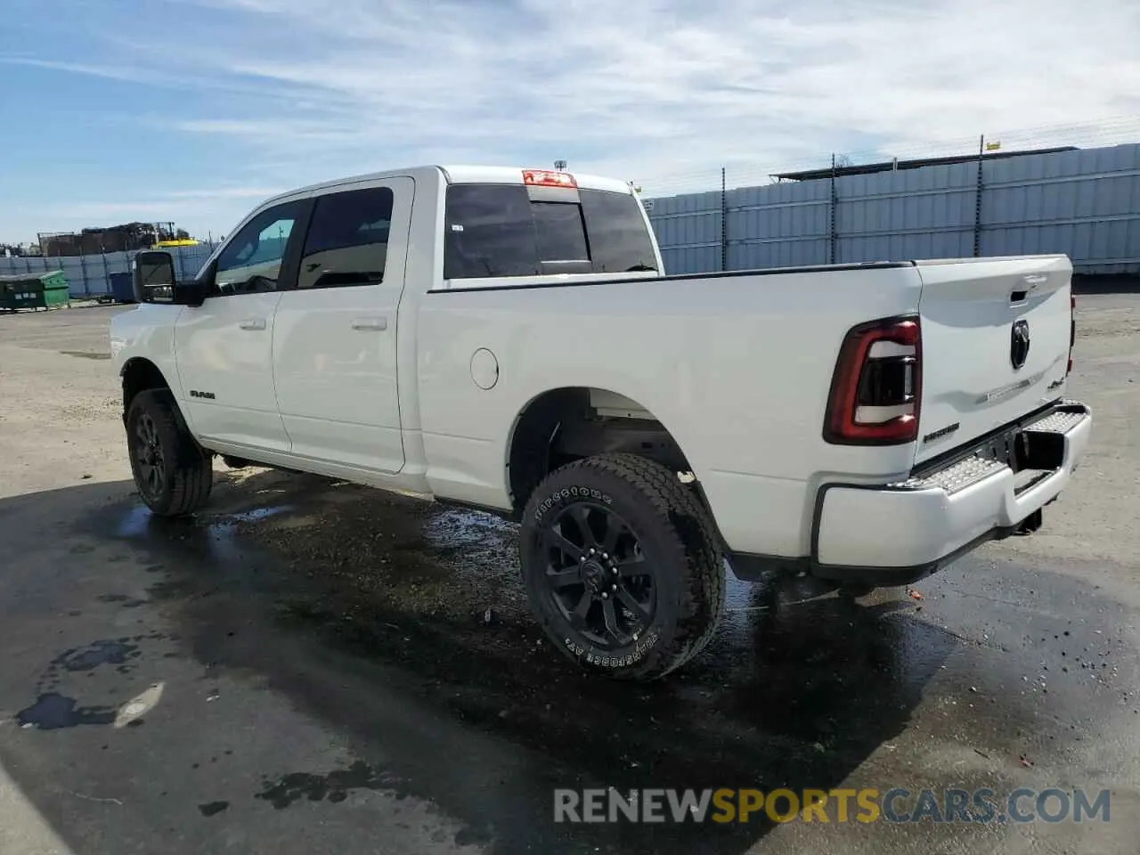2 fotografías del automóvil dañado 3C6UR5DJXRG382898 RAM 2500 2024