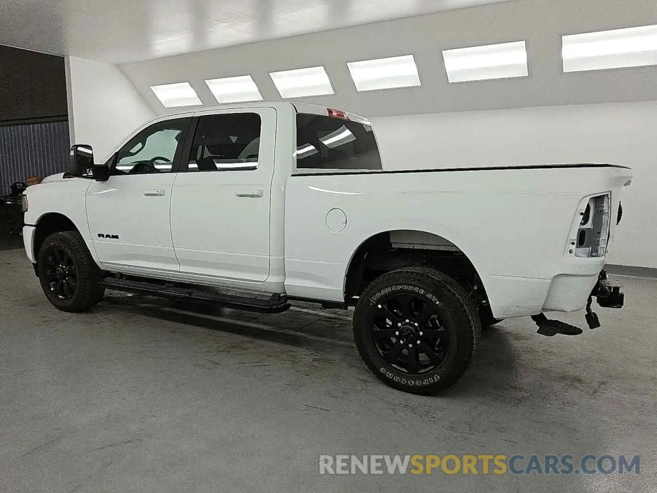 2 fotografías del automóvil dañado 3C6UR5DJXRG395201 RAM 2500 2024
