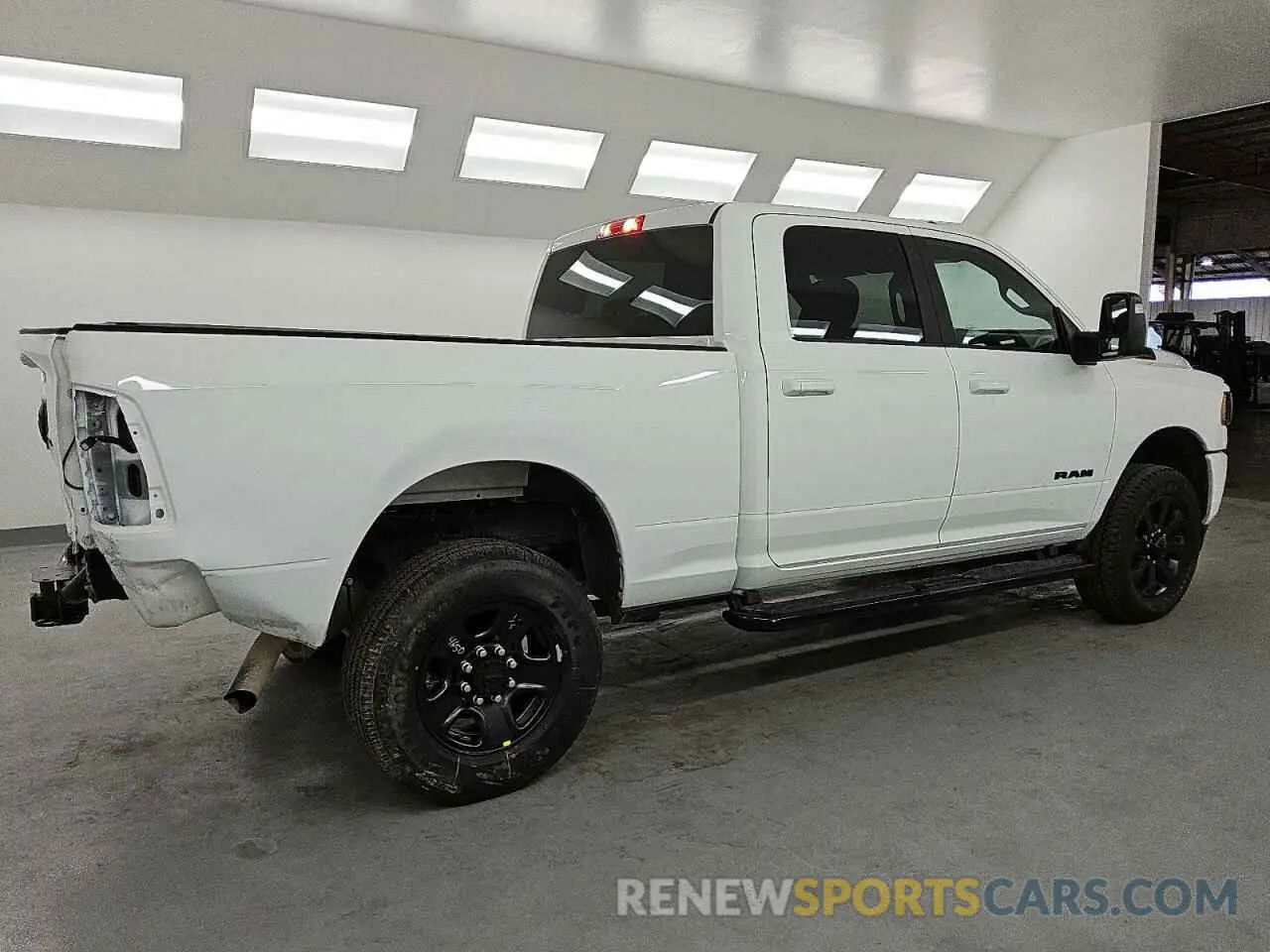 3 fotografías del automóvil dañado 3C6UR5DJXRG395201 RAM 2500 2024