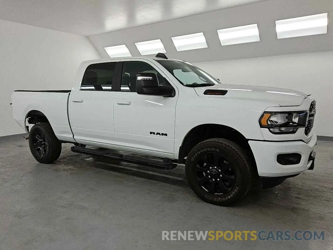 4 fotografías del automóvil dañado 3C6UR5DJXRG395201 RAM 2500 2024