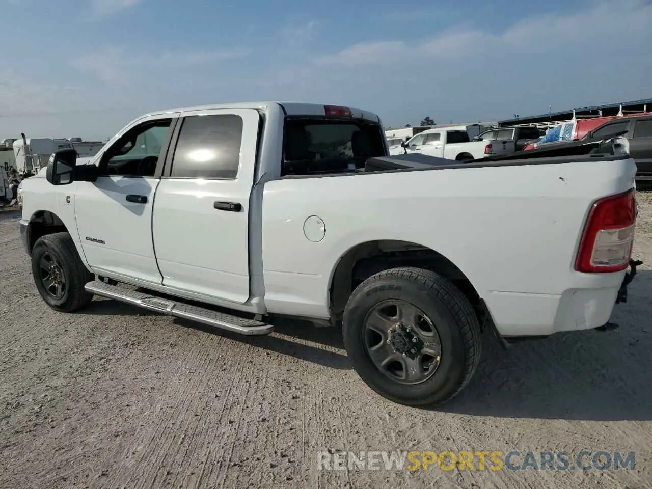 3 fotografías del automóvil dañado 3C6UR5DL0RG176975 RAM 2500 2024
