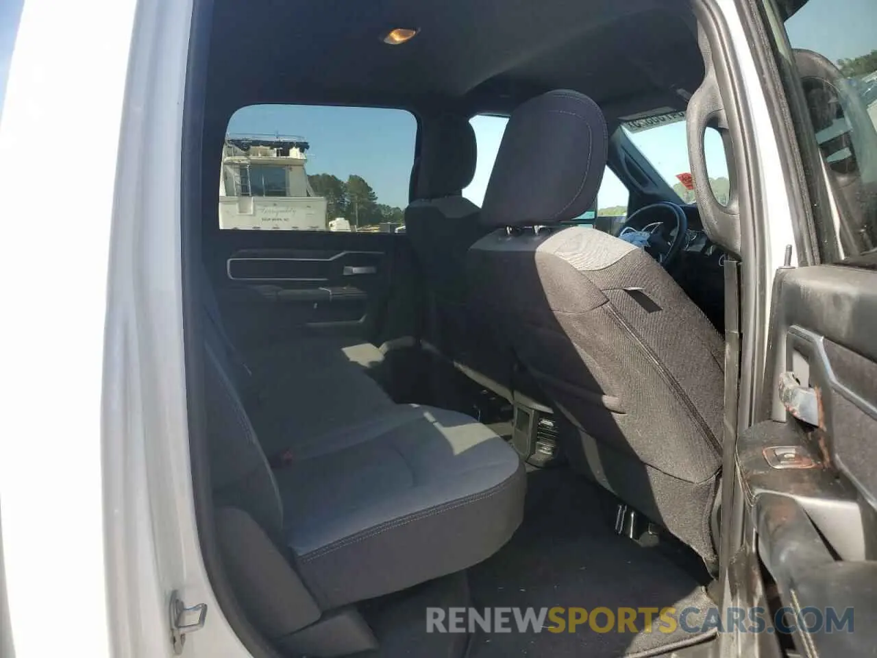 10 fotografías del automóvil dañado 3C6UR5DL0RG338202 RAM 2500 2024