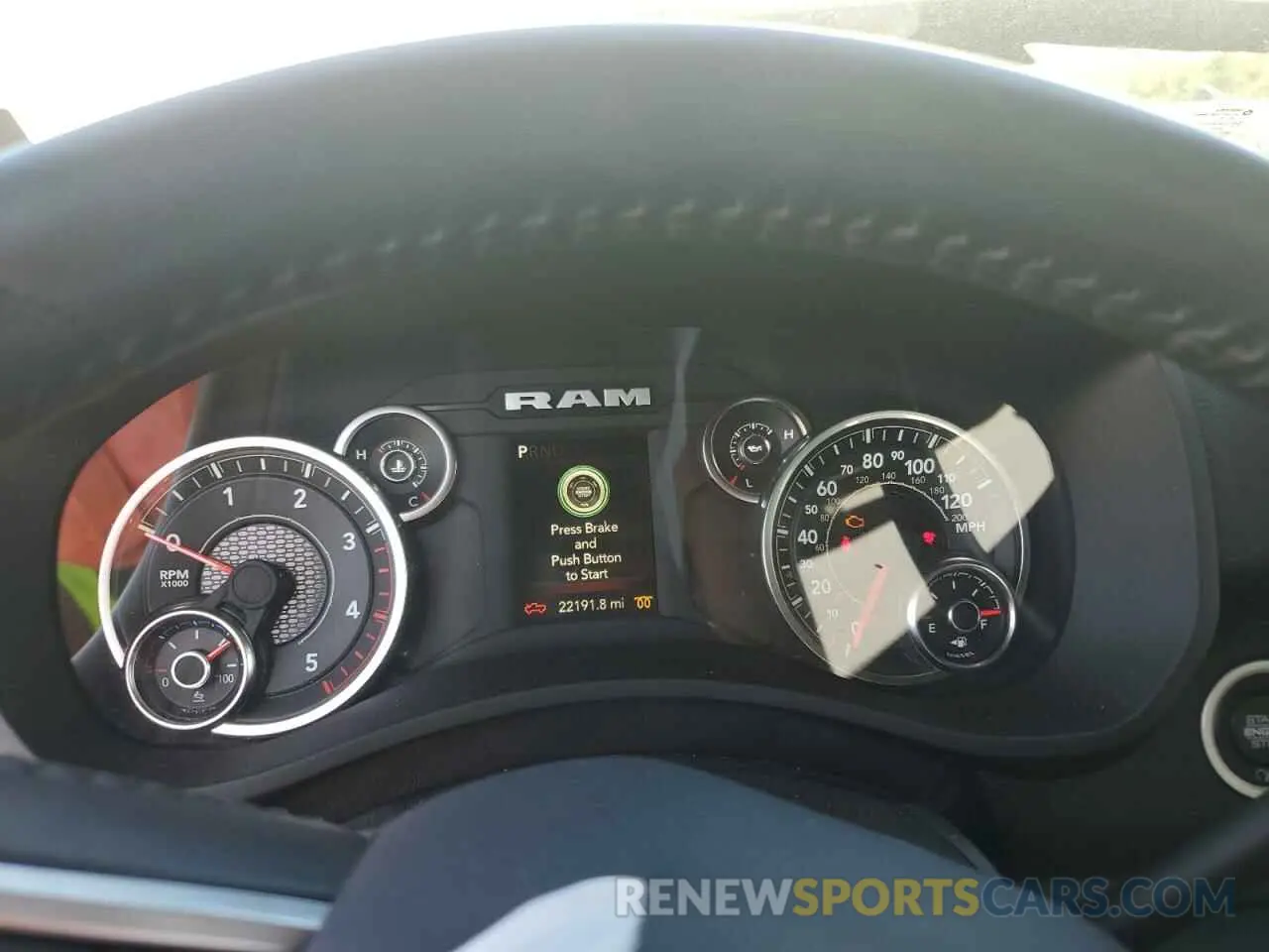 9 fotografías del automóvil dañado 3C6UR5DL0RG338202 RAM 2500 2024