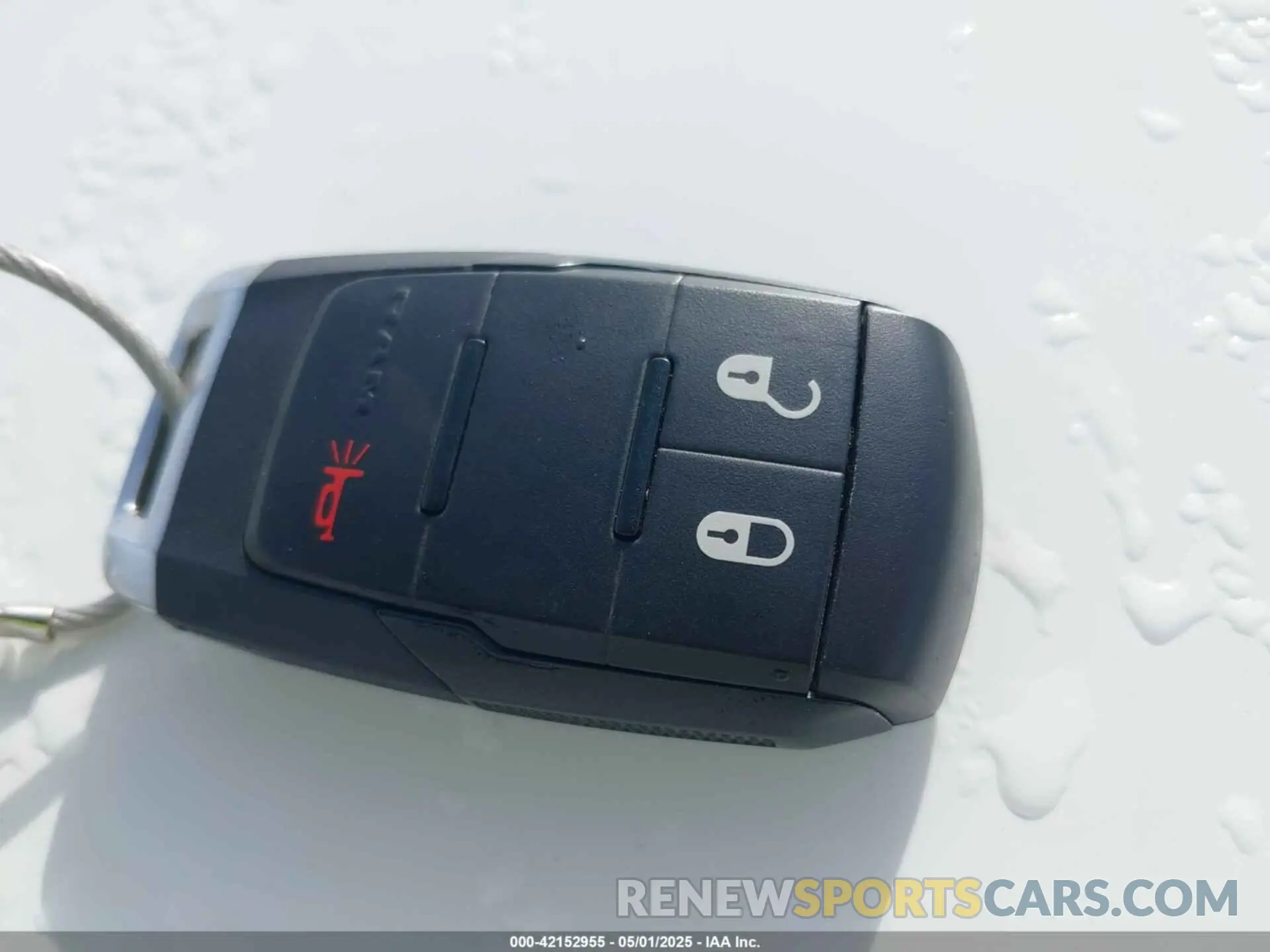 11 fotografías del automóvil dañado 3C6UR5DL0RG339978 RAM 2500 2024