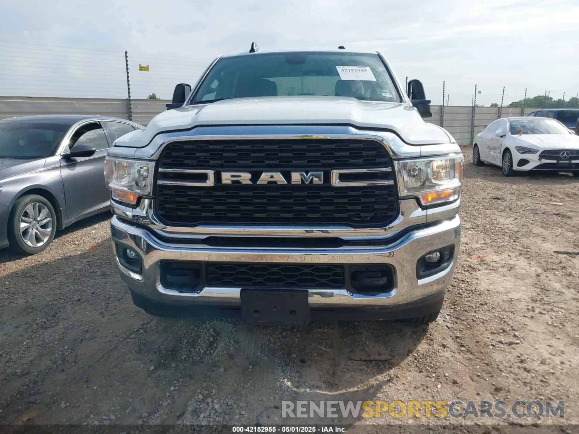 12 fotografías del automóvil dañado 3C6UR5DL0RG339978 RAM 2500 2024