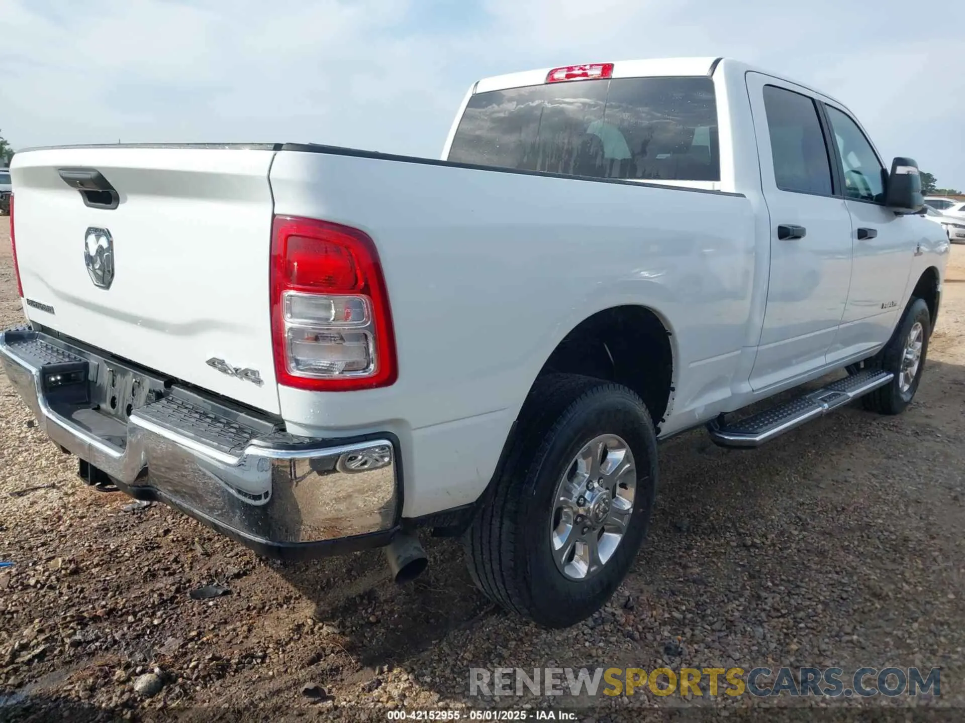 4 fotografías del automóvil dañado 3C6UR5DL0RG339978 RAM 2500 2024