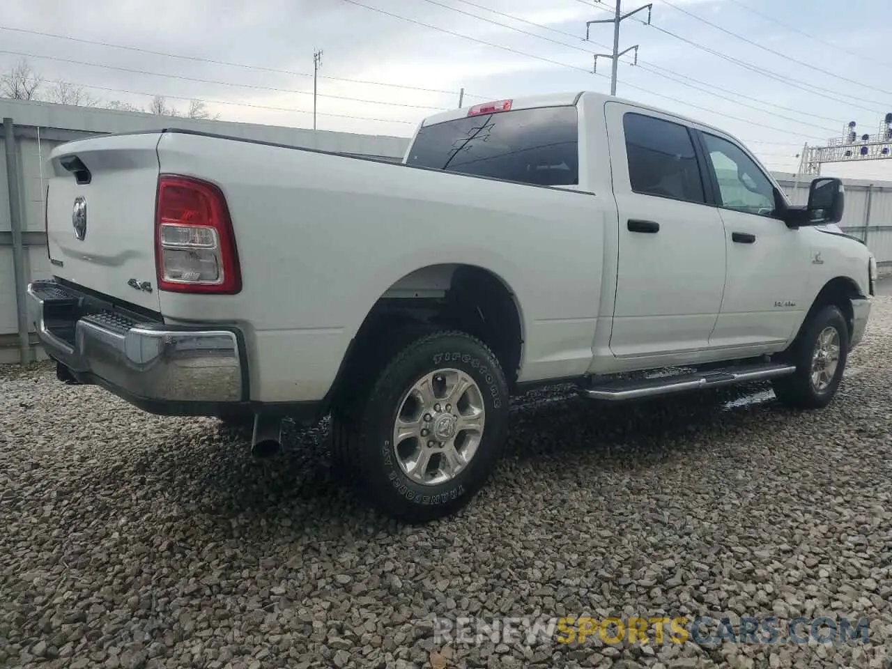 3 fotografías del automóvil dañado 3C6UR5DL1RG343439 RAM 2500 2024