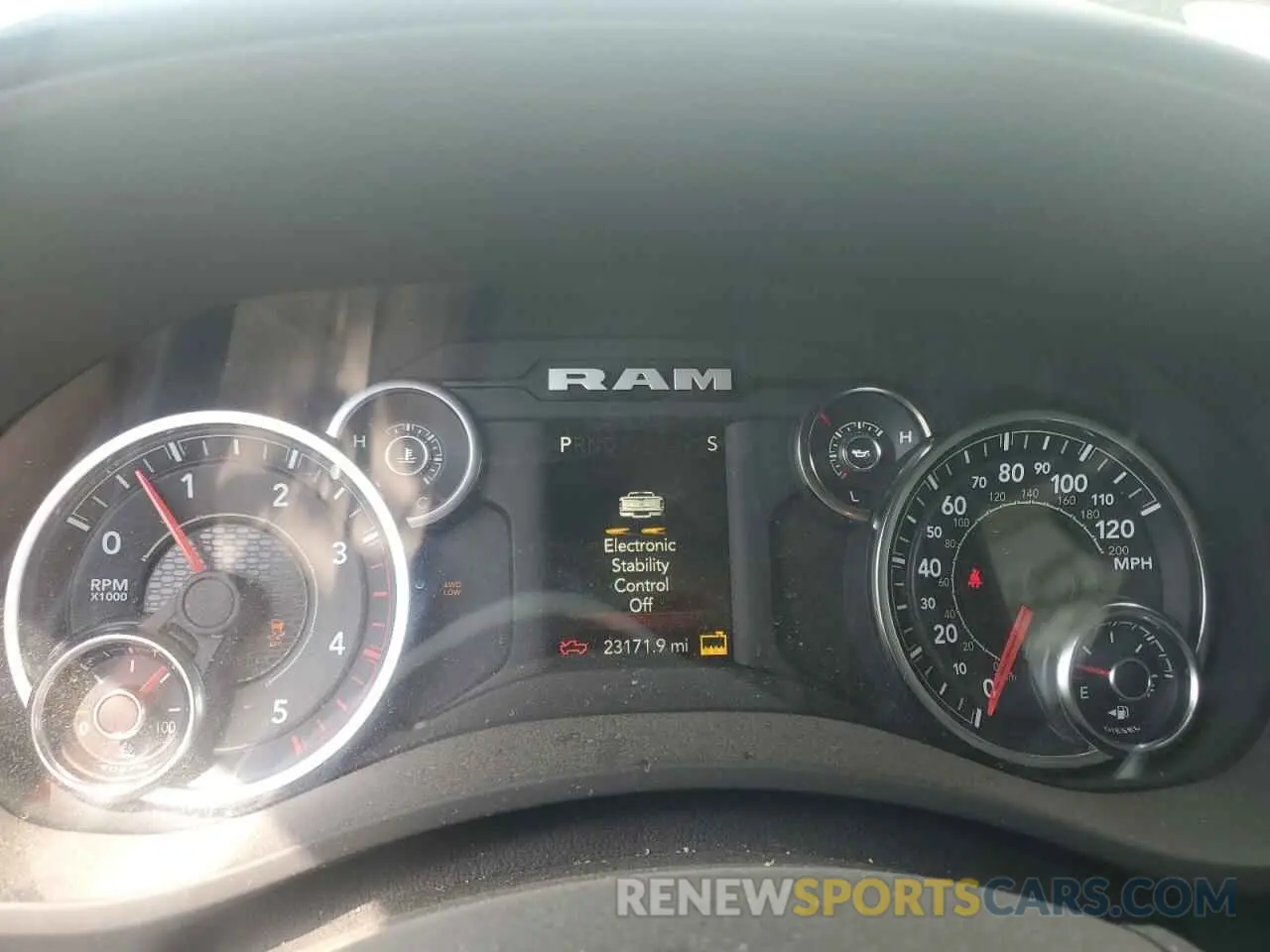 9 fotografías del automóvil dañado 3C6UR5DL1RG343439 RAM 2500 2024