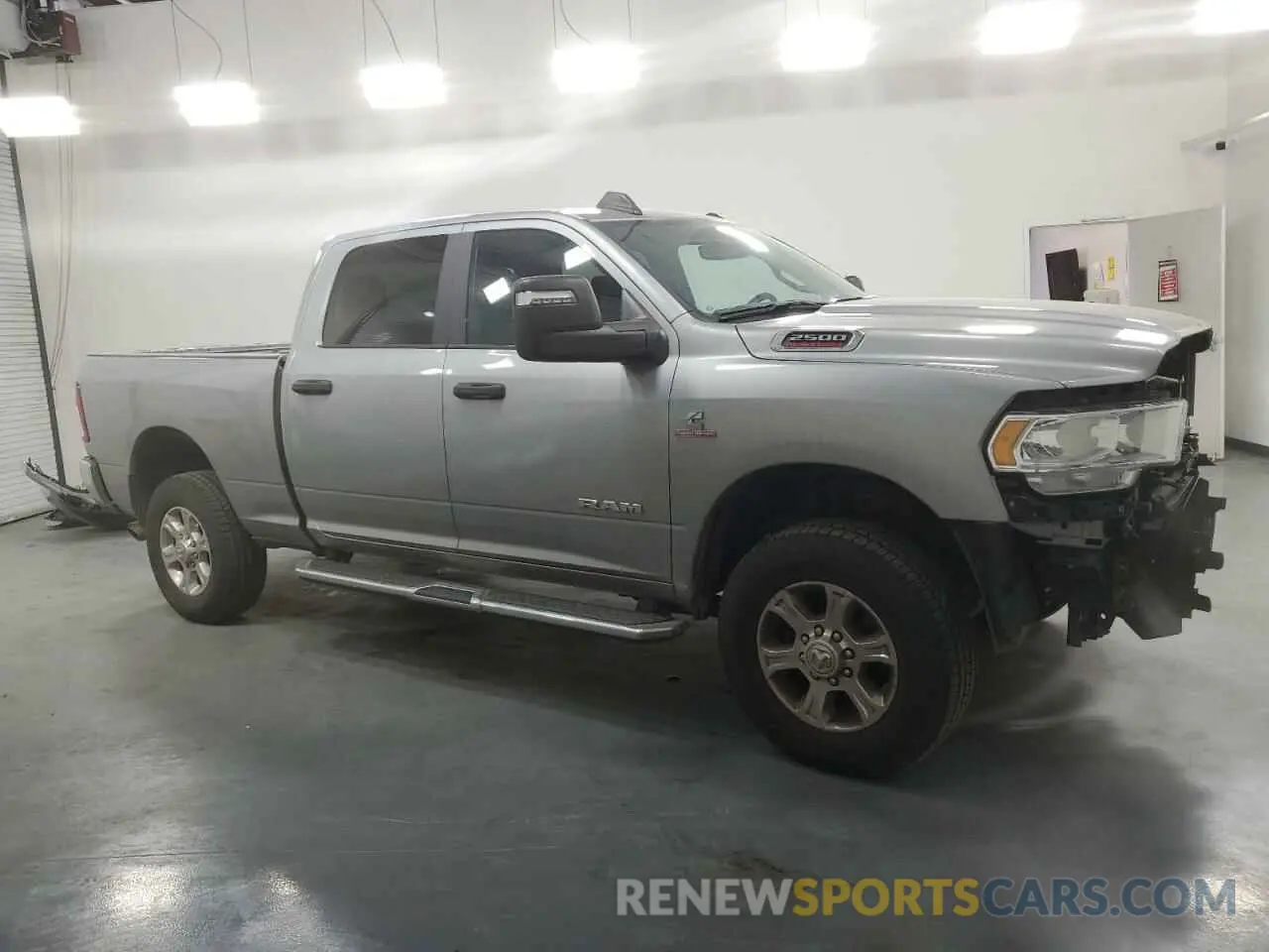 4 fotografías del automóvil dañado 3C6UR5DL2RG266547 RAM 2500 2024