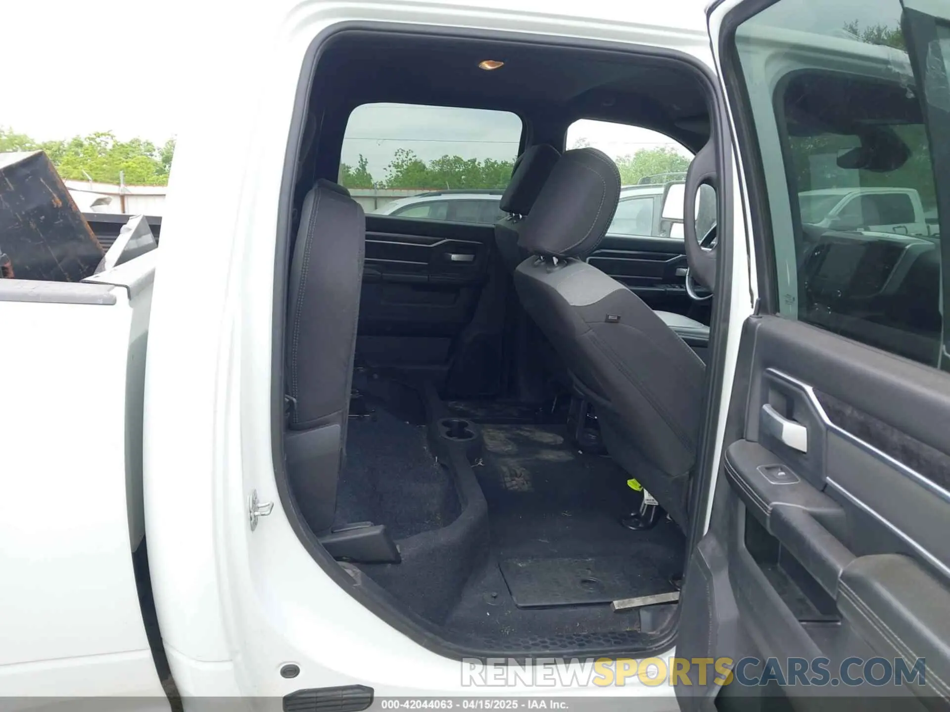 8 fotografías del automóvil dañado 3C6UR5DL2RG285616 RAM 2500 2024