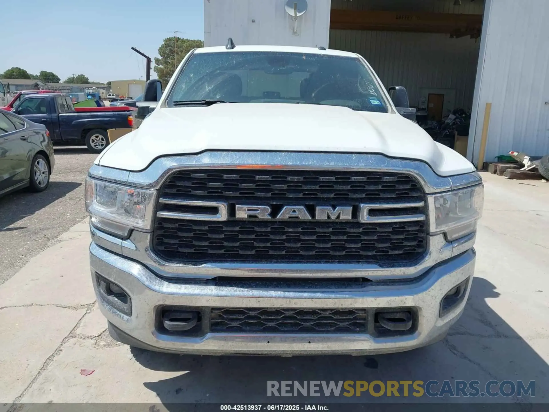 12 fotografías del automóvil dañado 3C6UR5DL2RG339979 RAM 2500 2024