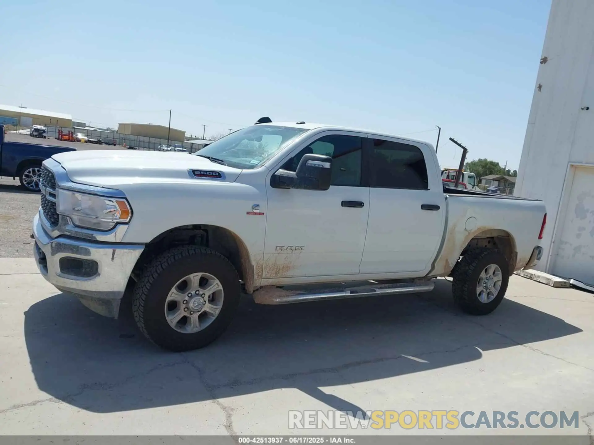 14 fotografías del automóvil dañado 3C6UR5DL2RG339979 RAM 2500 2024