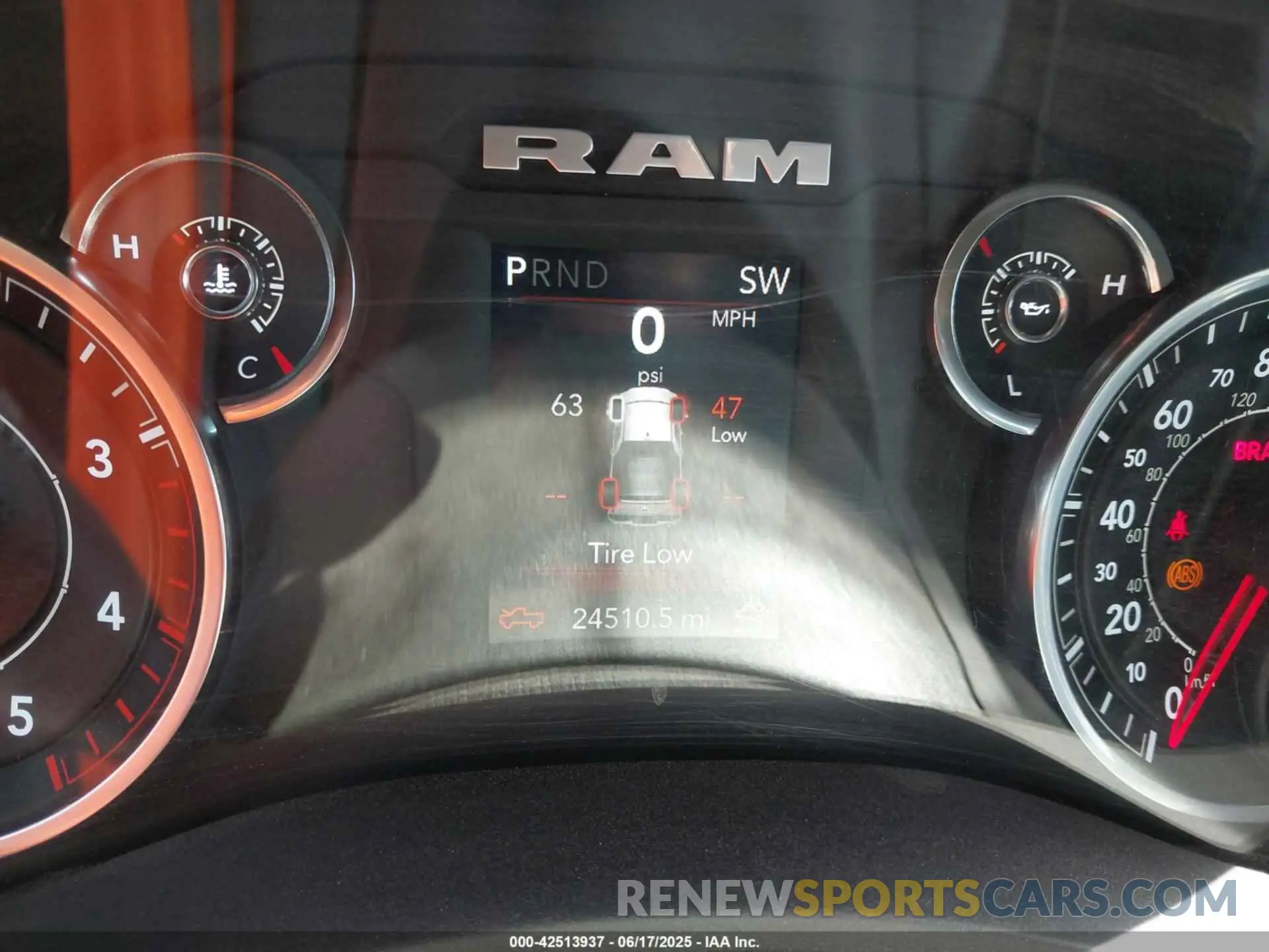 15 fotografías del automóvil dañado 3C6UR5DL2RG339979 RAM 2500 2024