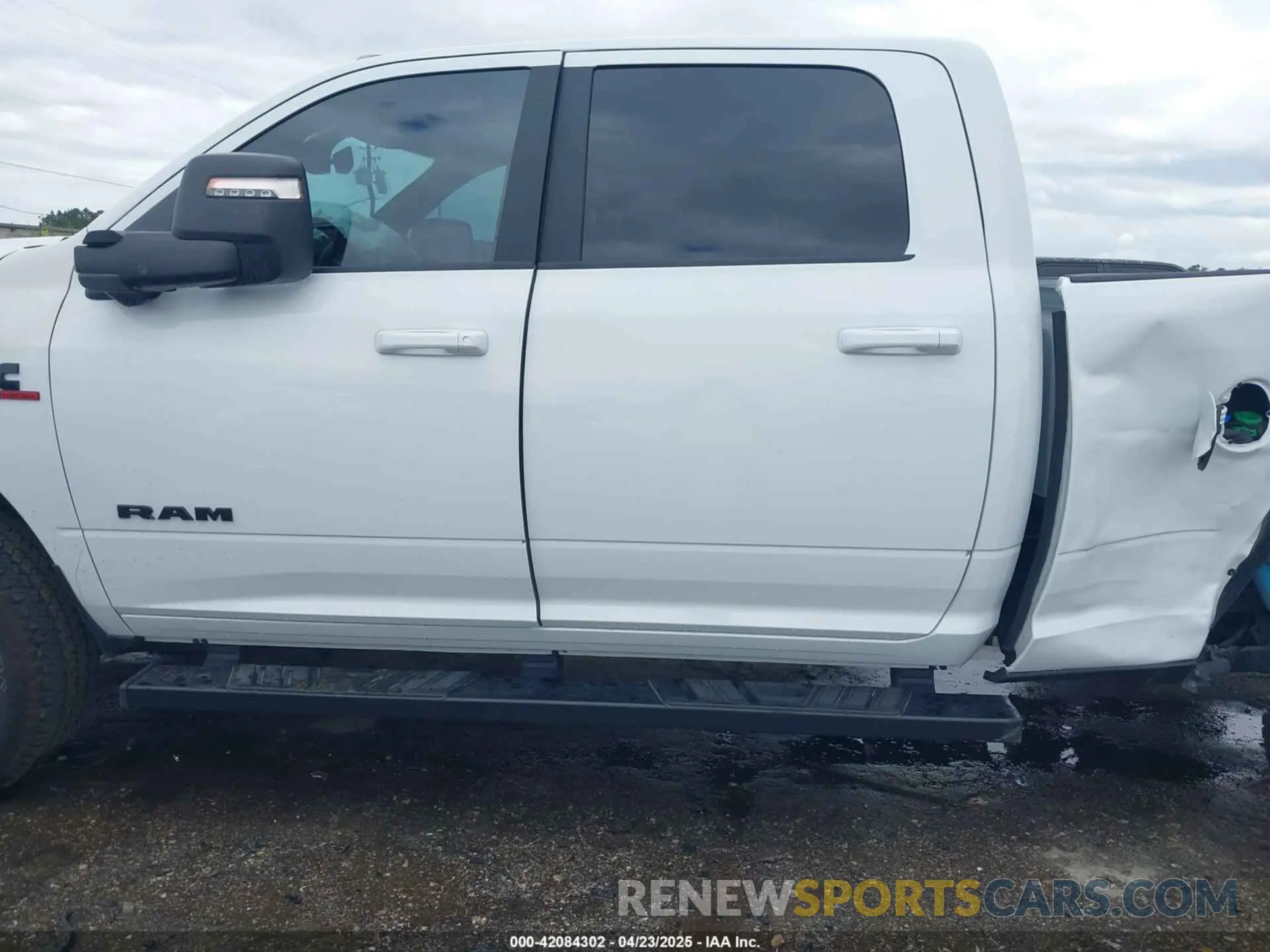 13 fotografías del automóvil dañado 3C6UR5DL2RG378362 RAM 2500 2024