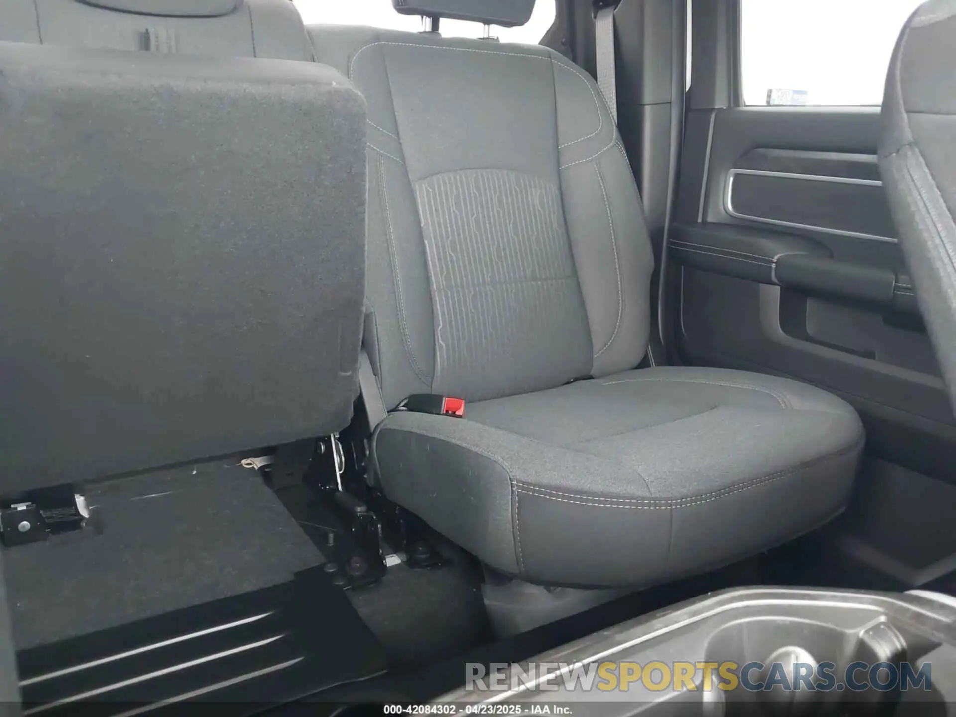 8 fotografías del automóvil dañado 3C6UR5DL2RG378362 RAM 2500 2024