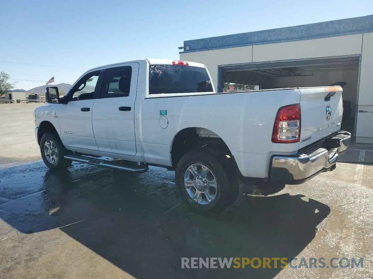 2 fotografías del automóvil dañado 3C6UR5DL5RG100958 RAM 2500 2024