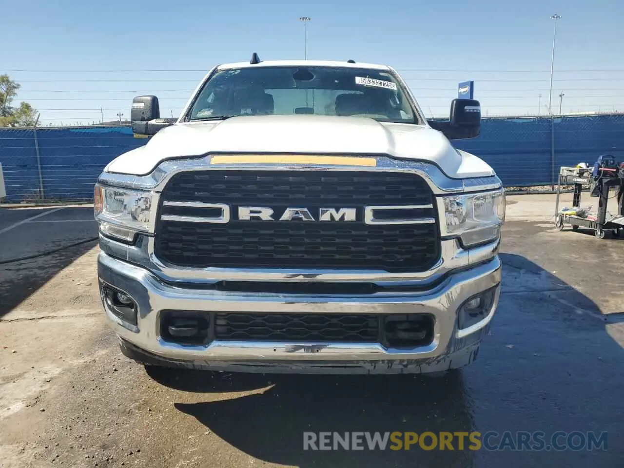 5 fotografías del automóvil dañado 3C6UR5DL5RG100958 RAM 2500 2024