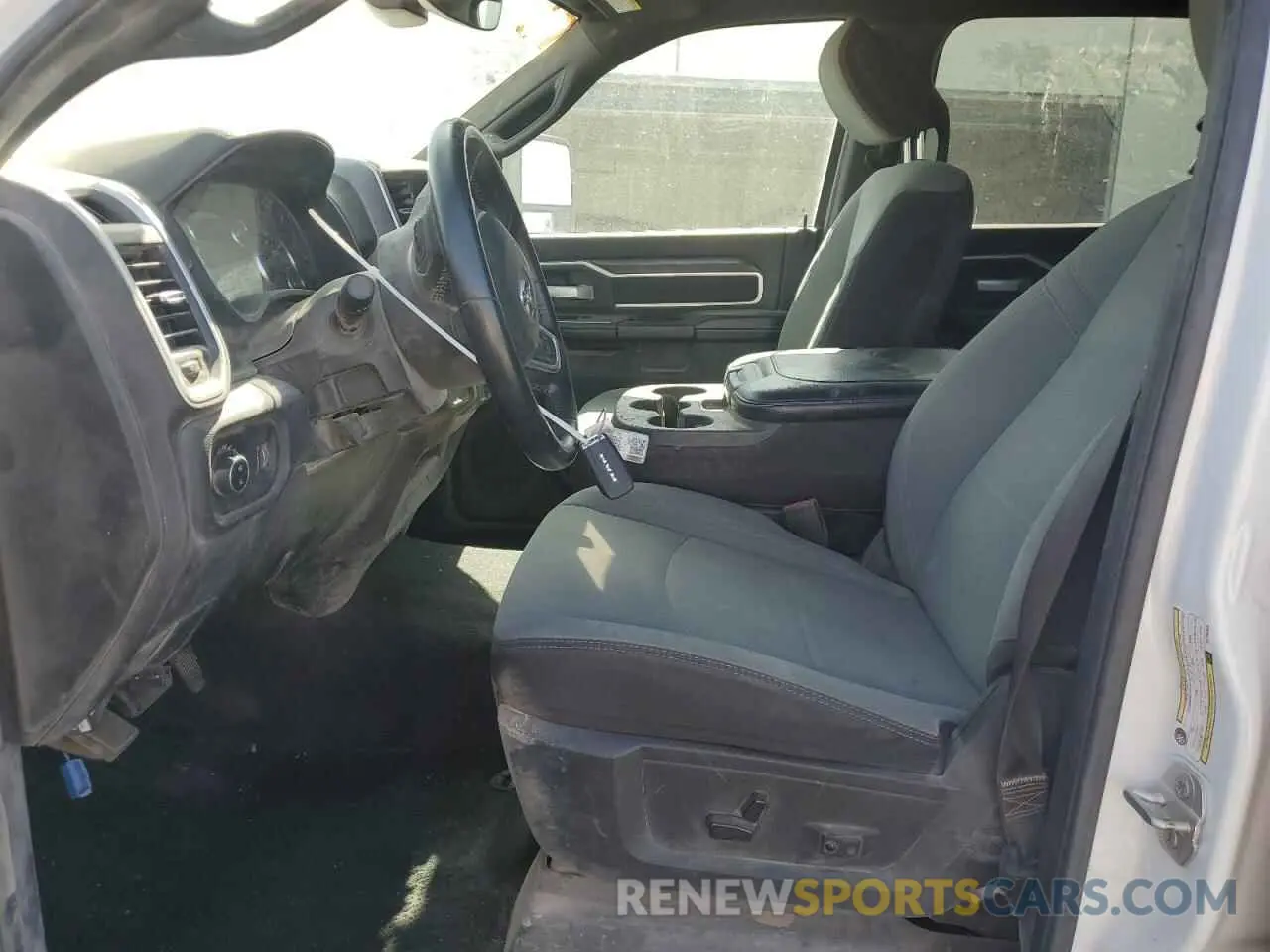 7 fotografías del automóvil dañado 3C6UR5DL5RG100958 RAM 2500 2024