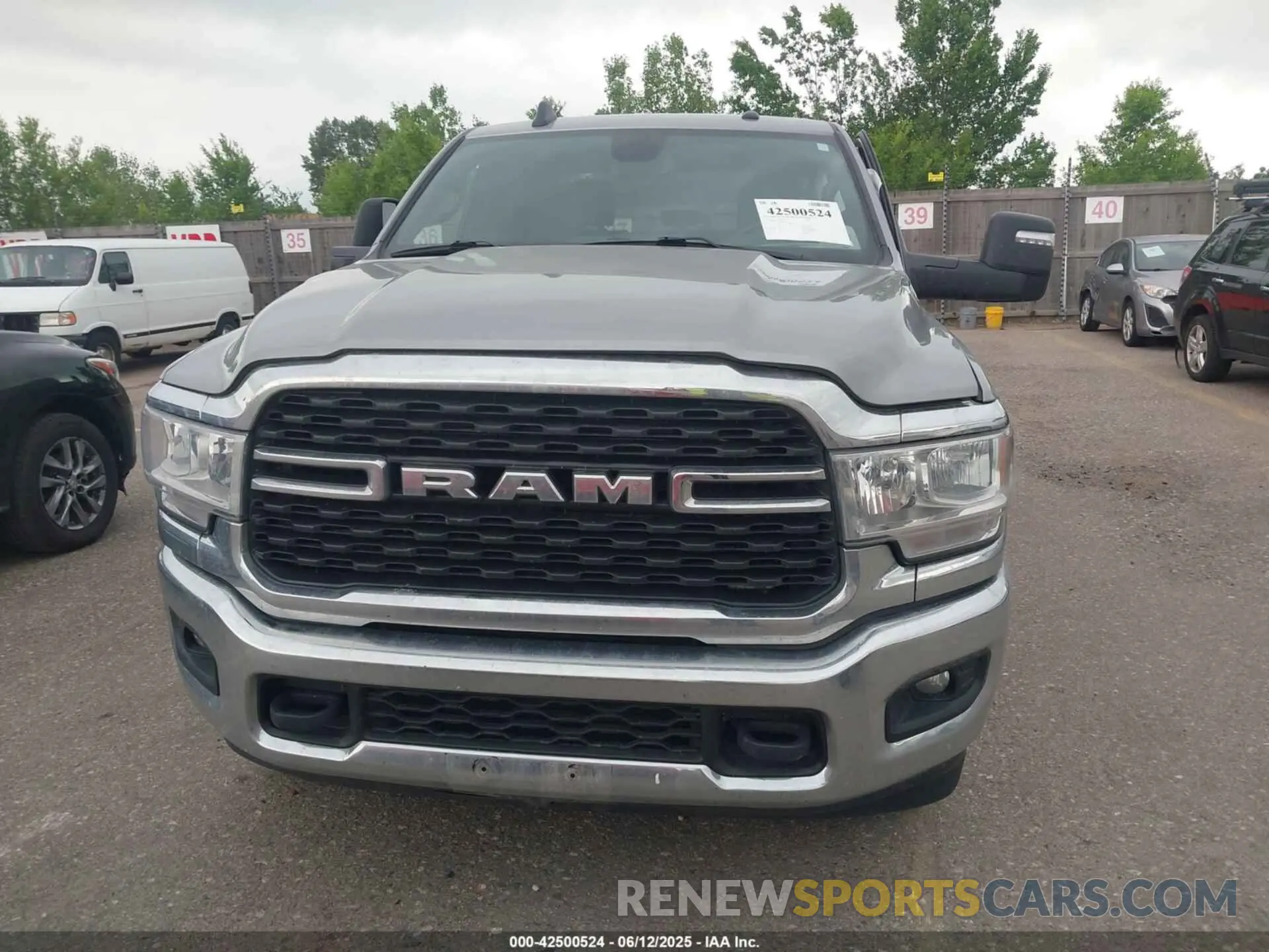 12 fotografías del automóvil dañado 3C6UR5DL5RG154048 RAM 2500 2024