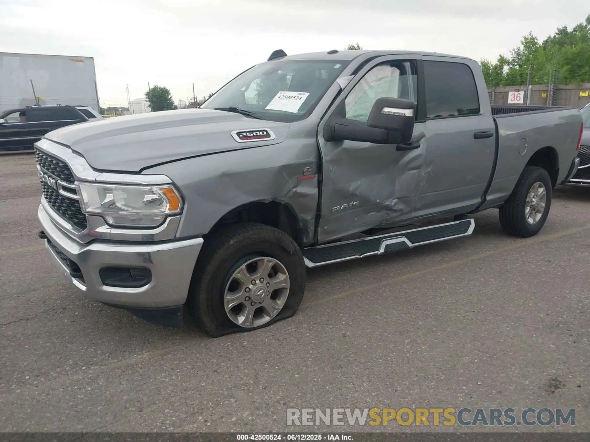 2 fotografías del automóvil dañado 3C6UR5DL5RG154048 RAM 2500 2024