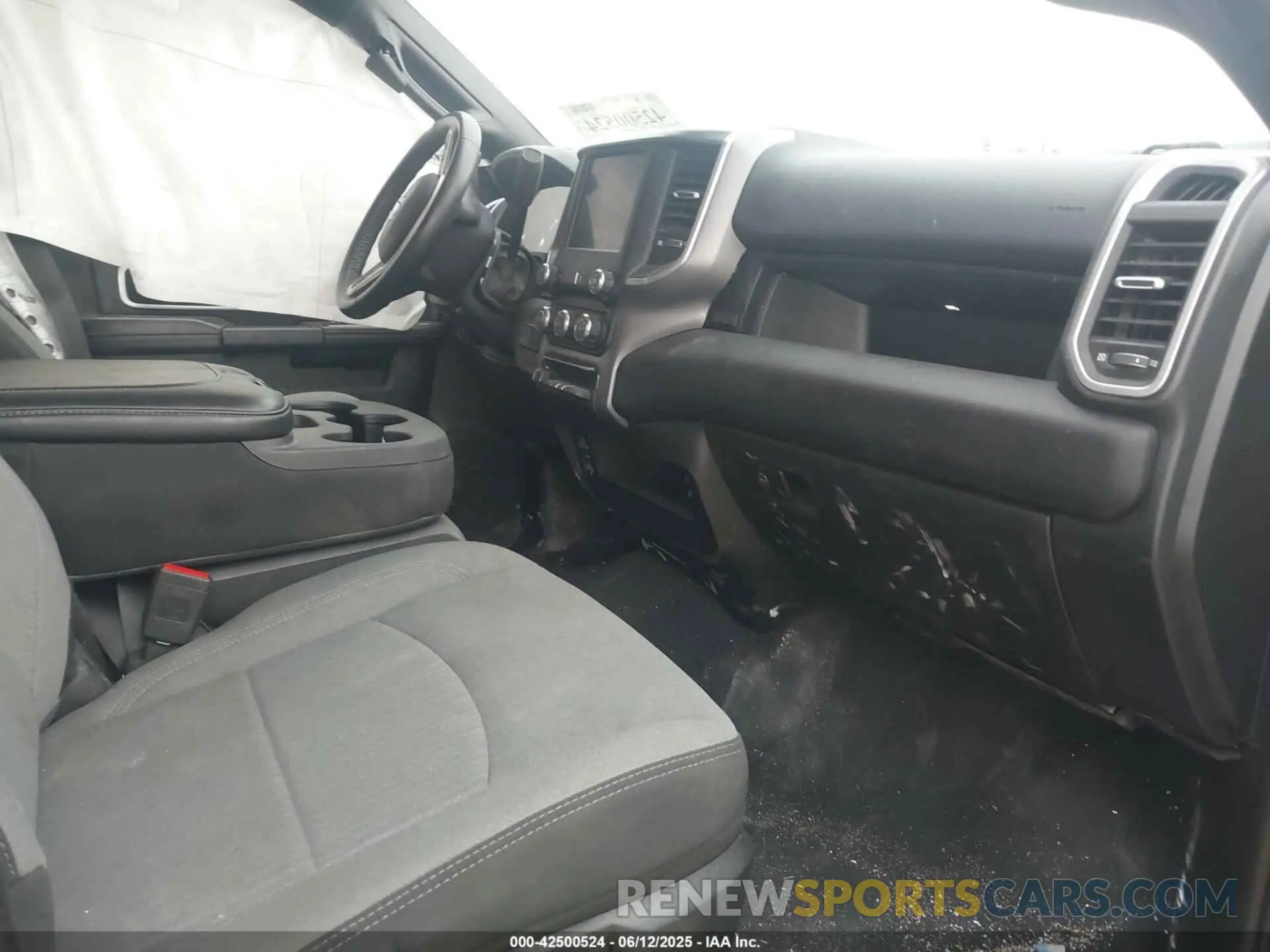 5 fotografías del automóvil dañado 3C6UR5DL5RG154048 RAM 2500 2024