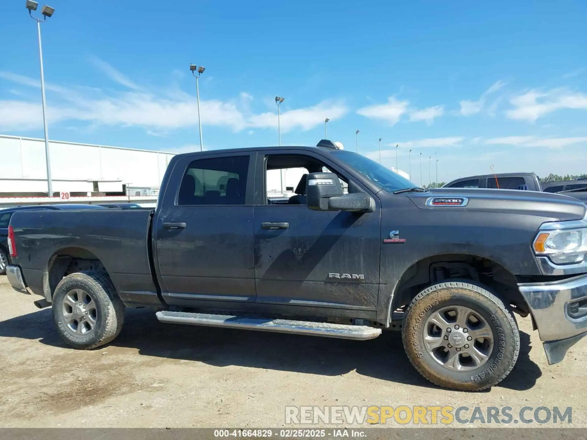 12 fotografías del automóvil dañado 3C6UR5DL5RG266610 RAM 2500 2024